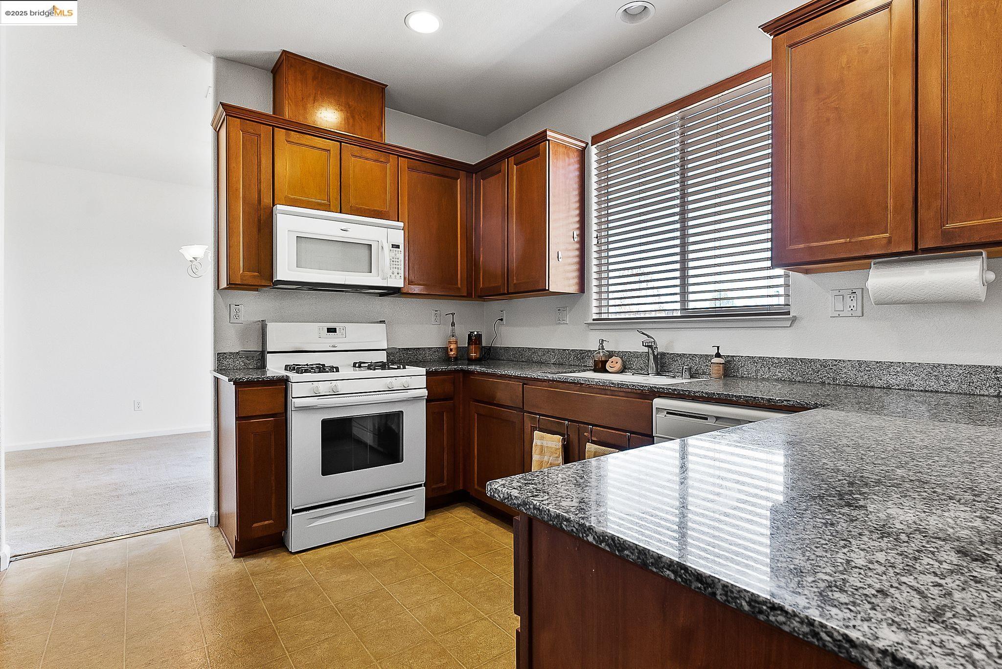 Detail Gallery Image 16 of 59 For 38 Grand Canyon Cir, Oakley,  CA 94561 - 4 Beds | 3 Baths