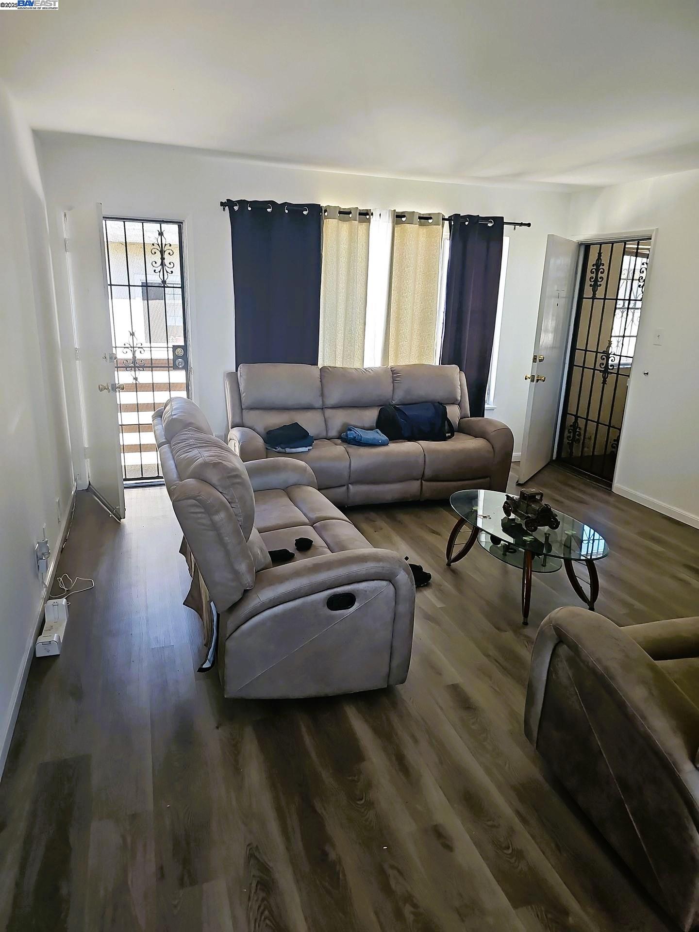 Detail Gallery Image 5 of 11 For 1927 82nd Ave, Oakland,  CA 94621 - – Beds | – Baths