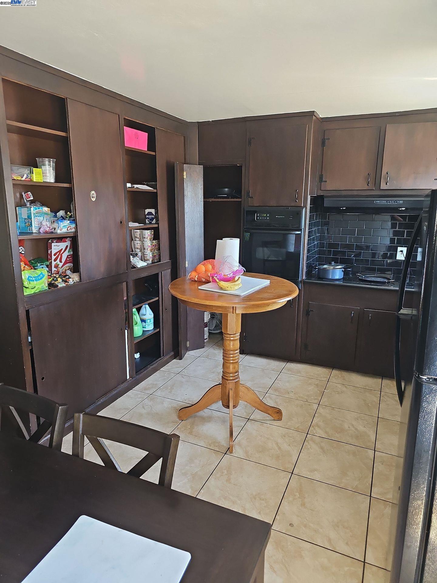 Detail Gallery Image 6 of 11 For 1927 82nd Ave, Oakland,  CA 94621 - – Beds | – Baths