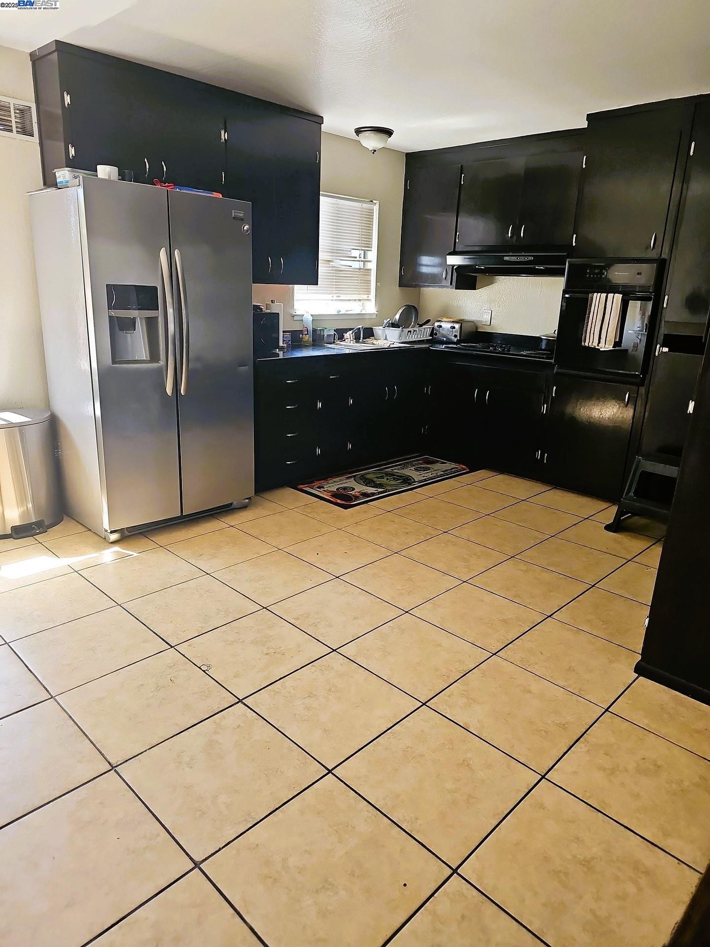 Detail Gallery Image 10 of 11 For 1927 82nd Ave, Oakland,  CA 94621 - – Beds | – Baths