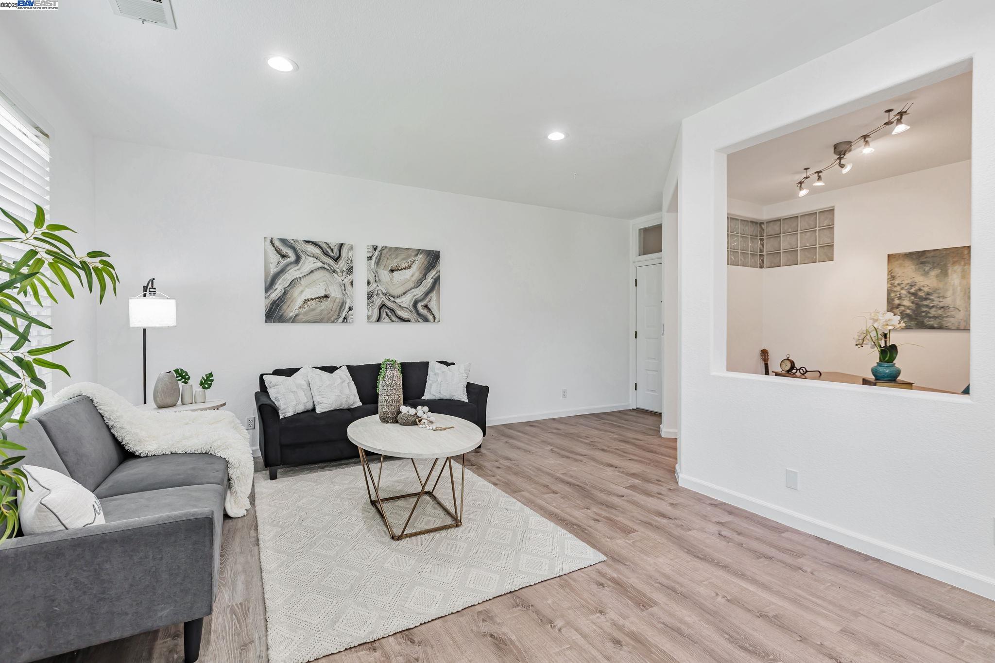 Detail Gallery Image 5 of 38 For 455 Navaro Way #201,  San Jose,  CA 95134 - 1 Beds | 1 Baths