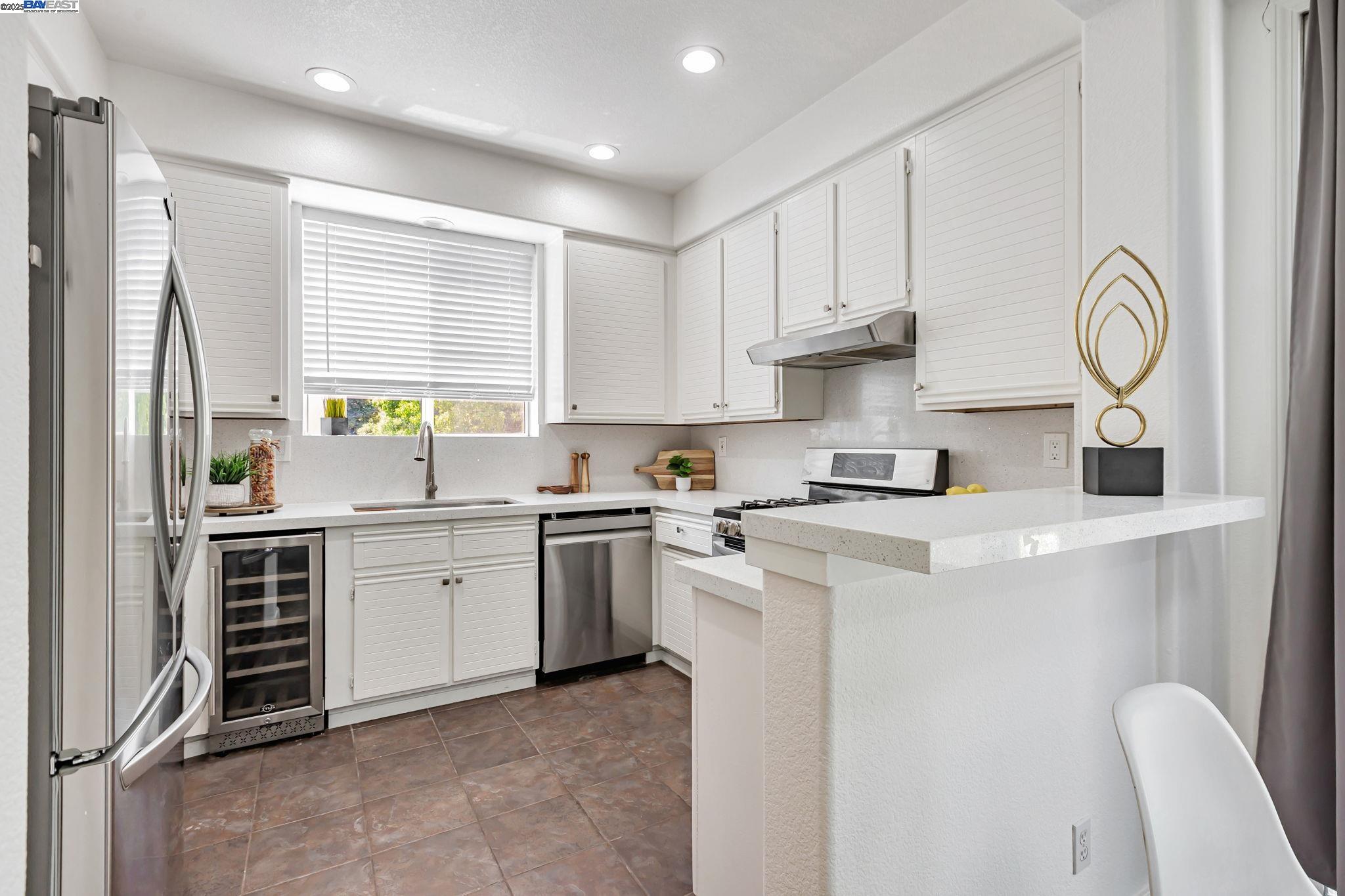 Detail Gallery Image 8 of 38 For 455 Navaro Way #201,  San Jose,  CA 95134 - 1 Beds | 1 Baths