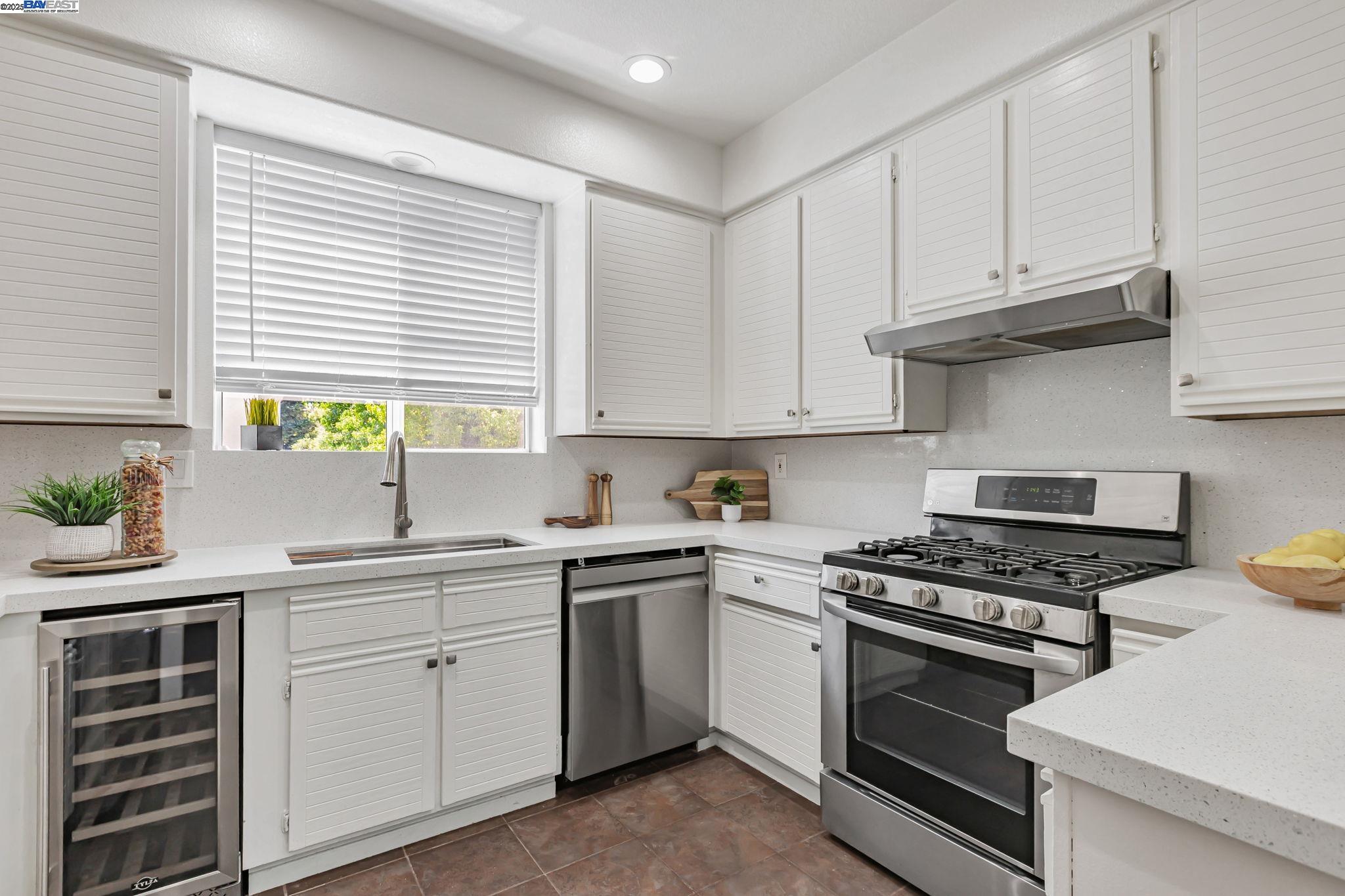 Detail Gallery Image 9 of 38 For 455 Navaro Way #201,  San Jose,  CA 95134 - 1 Beds | 1 Baths