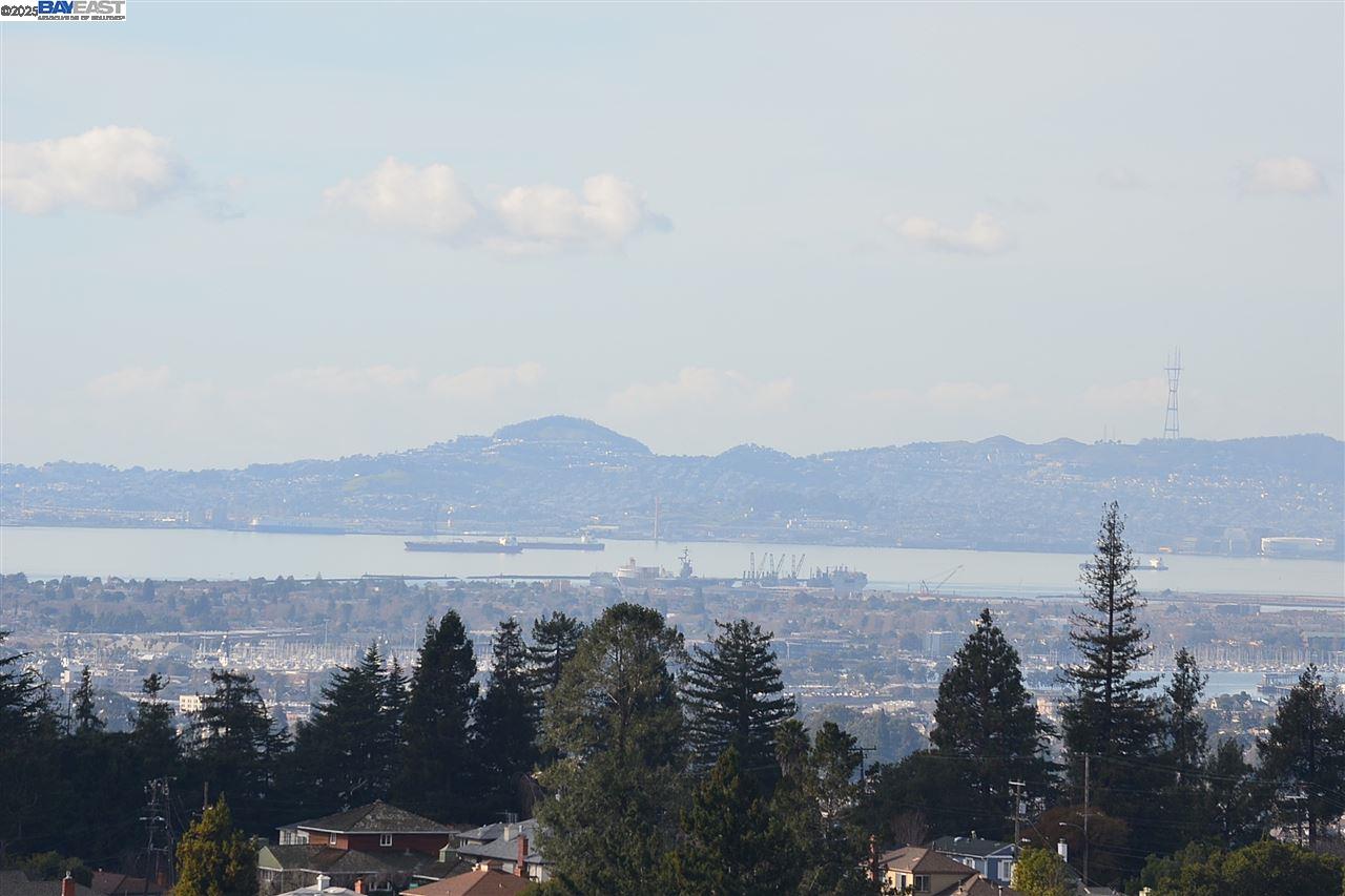 Detail Gallery Image 2 of 22 For 4320 Terrabella Way, Oakland,  CA 94619 - – Beds | – Baths