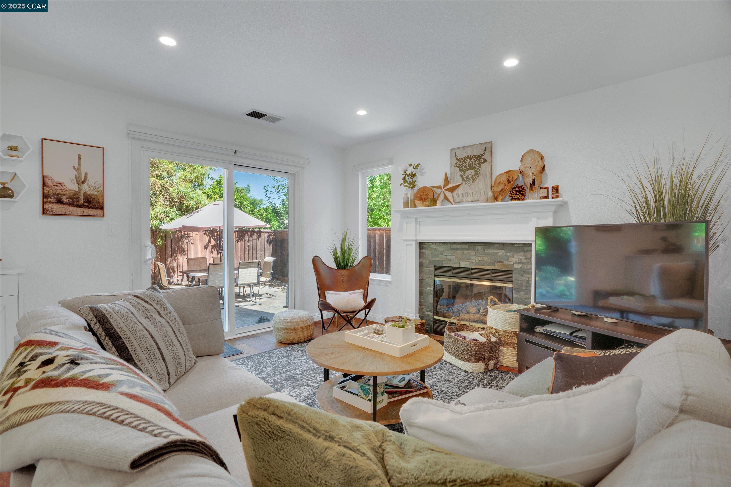Detail Gallery Image 17 of 43 For 769 Bayshore St, Martinez,  CA 94553 - 4 Beds | 2/1 Baths