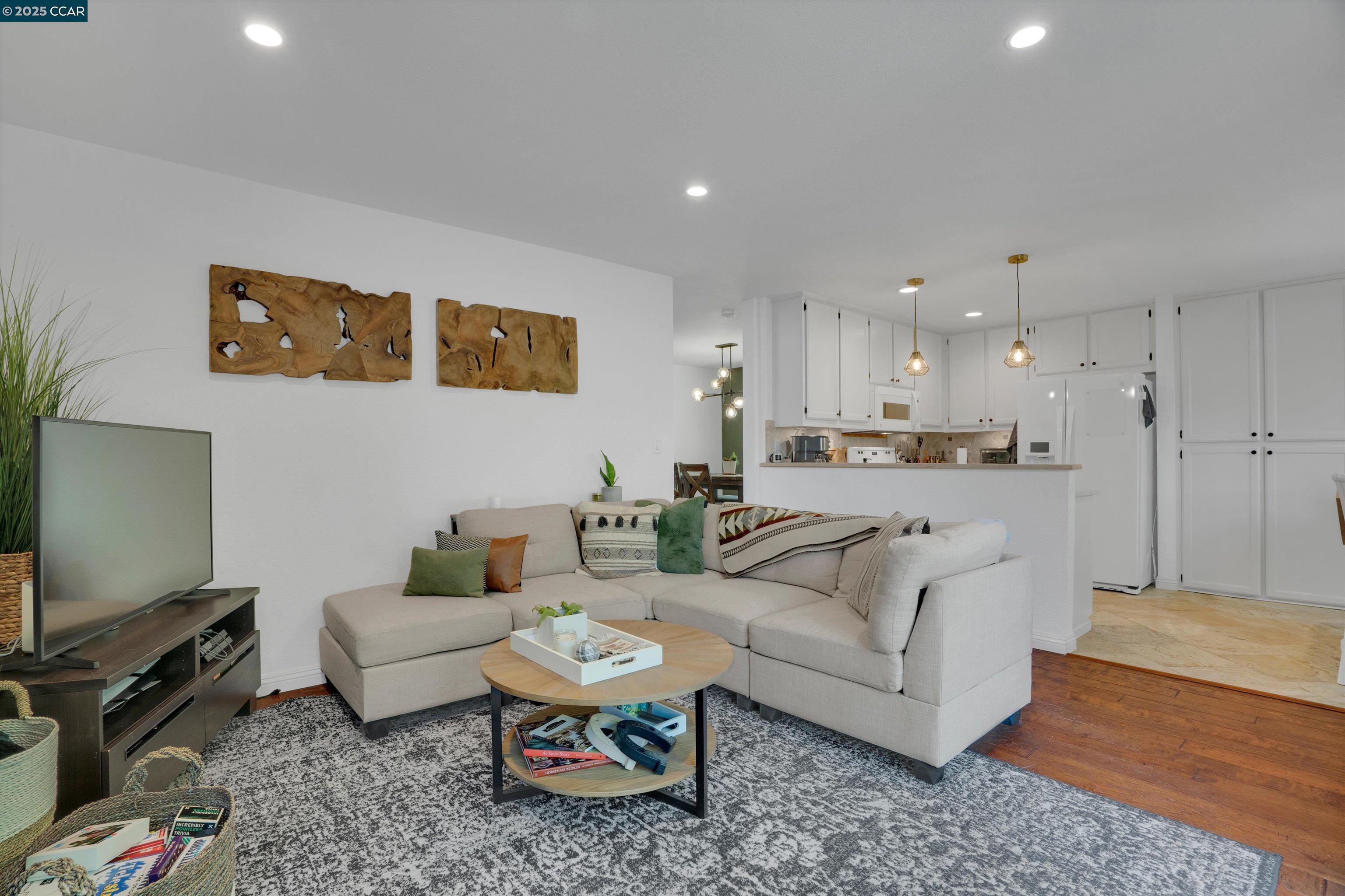 Detail Gallery Image 18 of 43 For 769 Bayshore St, Martinez,  CA 94553 - 4 Beds | 2/1 Baths