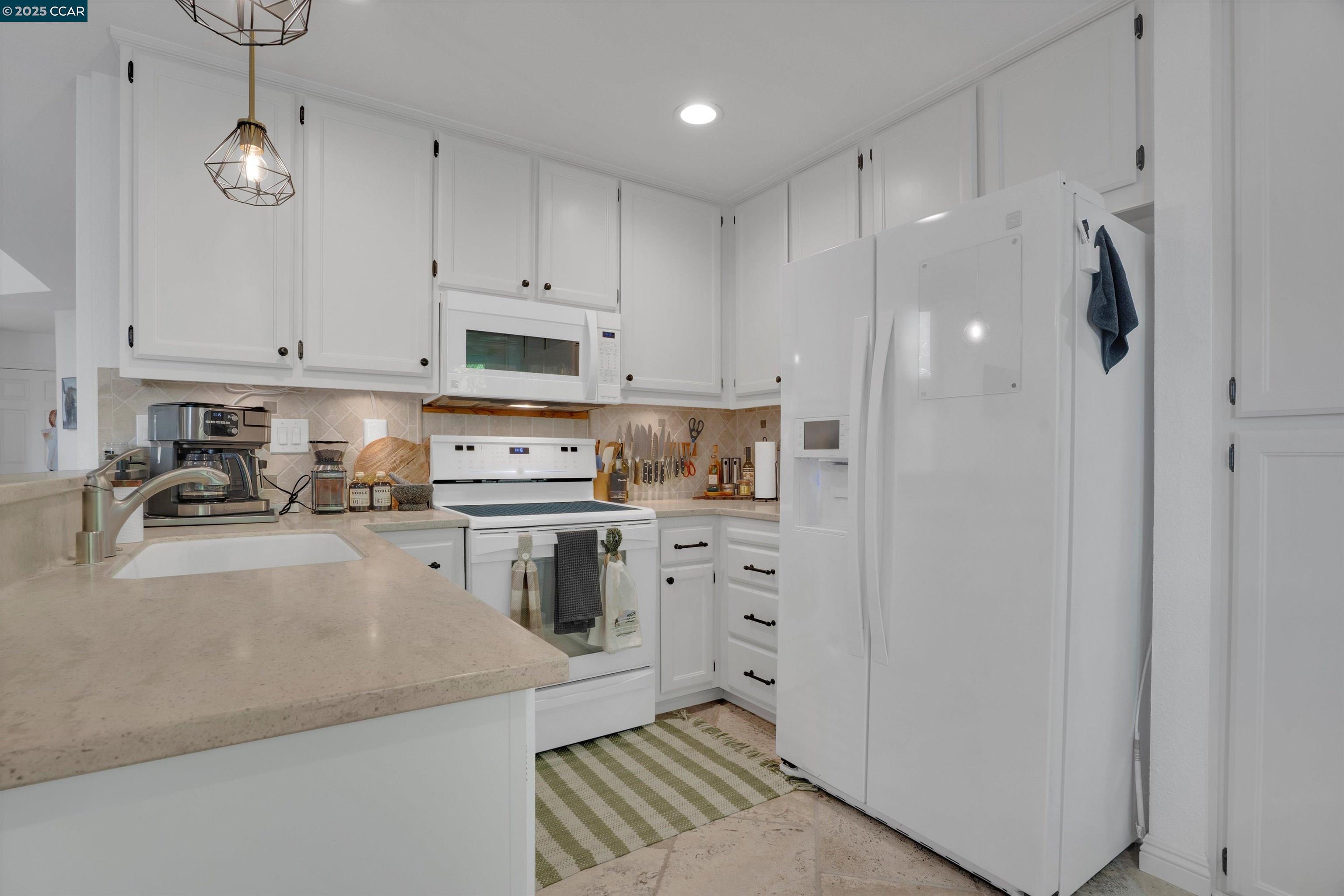 Detail Gallery Image 19 of 43 For 769 Bayshore St, Martinez,  CA 94553 - 4 Beds | 2/1 Baths