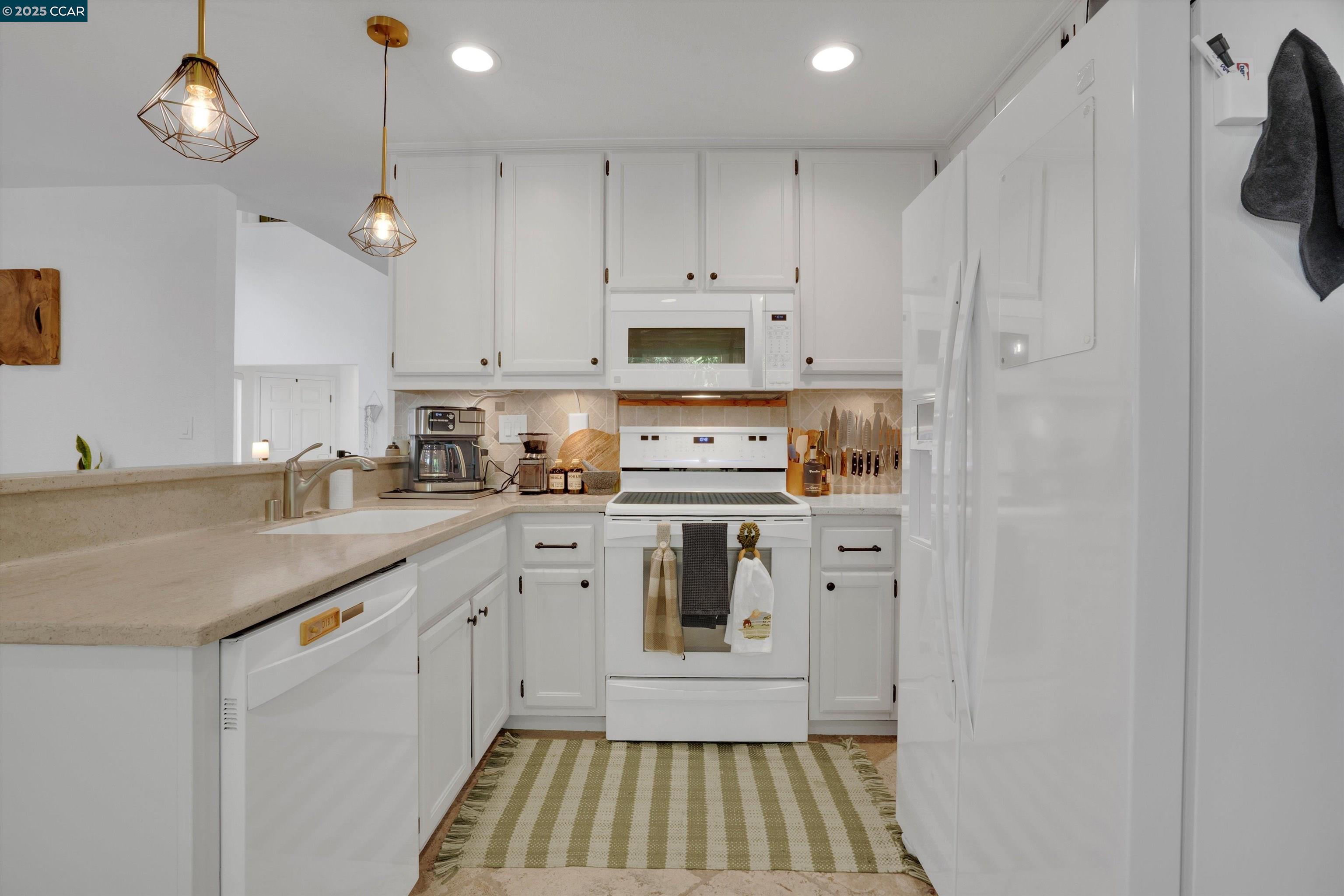 Detail Gallery Image 21 of 43 For 769 Bayshore St, Martinez,  CA 94553 - 4 Beds | 2/1 Baths