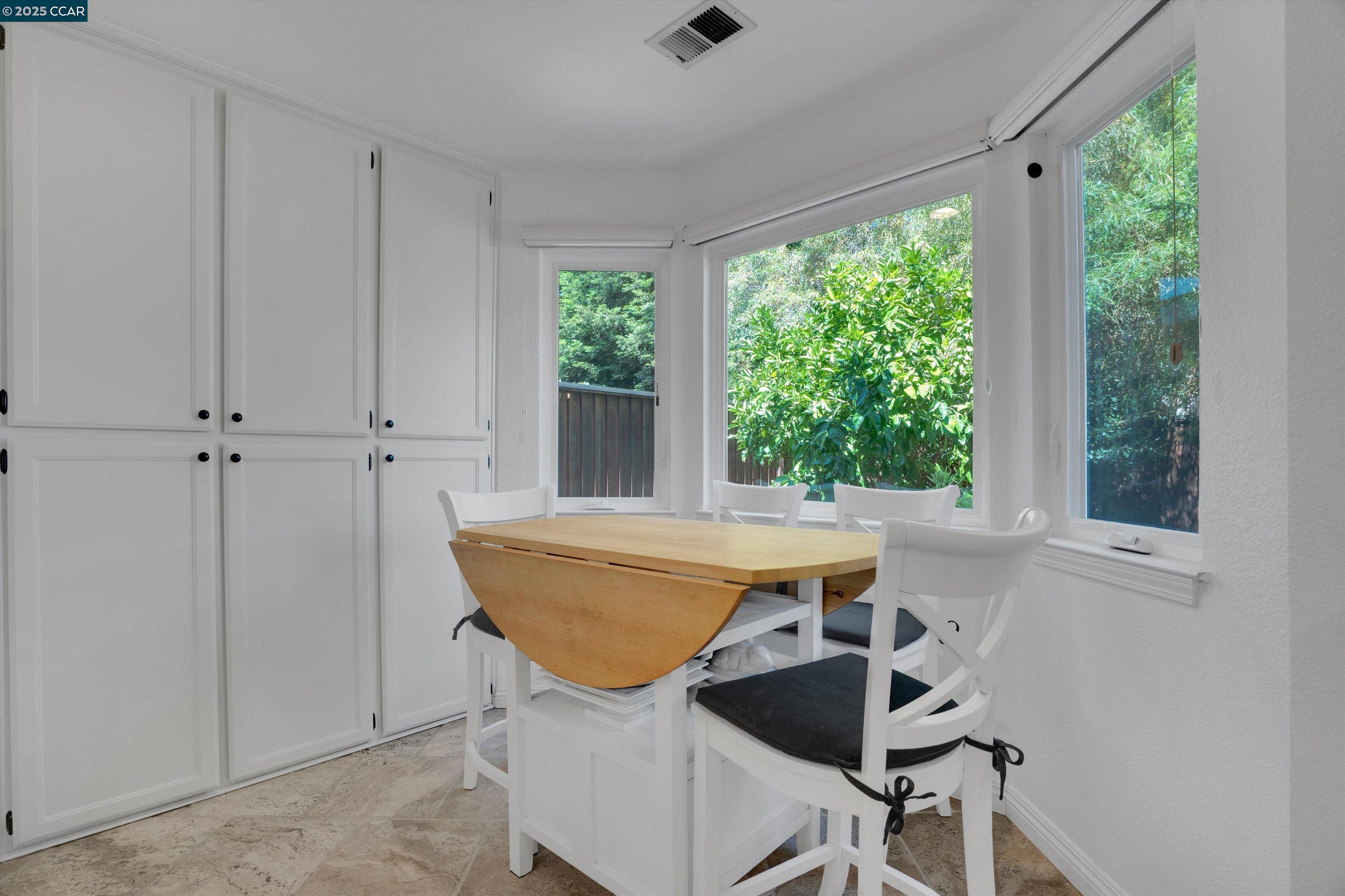 Detail Gallery Image 24 of 43 For 769 Bayshore St, Martinez,  CA 94553 - 4 Beds | 2/1 Baths