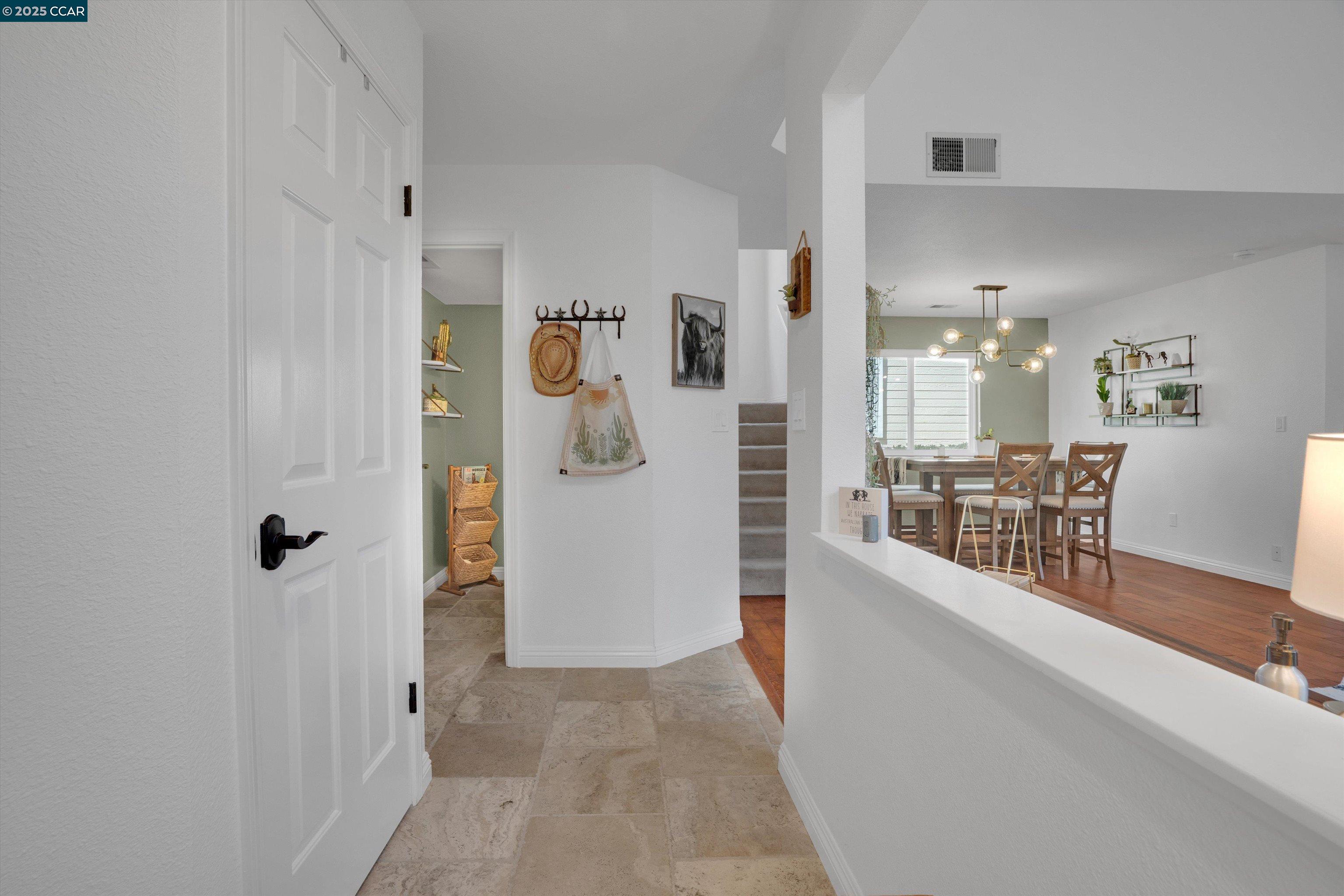 Detail Gallery Image 5 of 43 For 769 Bayshore St, Martinez,  CA 94553 - 4 Beds | 2/1 Baths