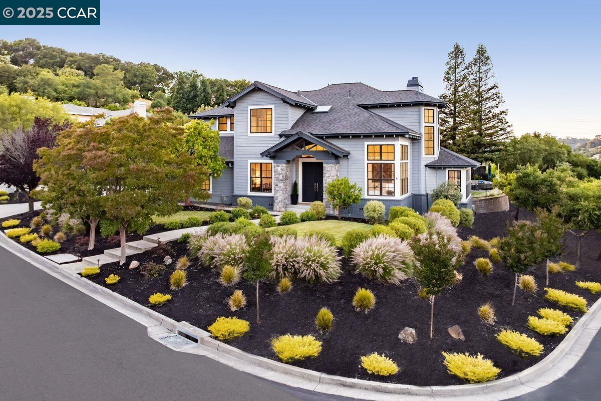 Detail Gallery Image 1 of 1 For 97 Oak Rd, Orinda,  CA 94563 - 4 Beds | 3/1 Baths