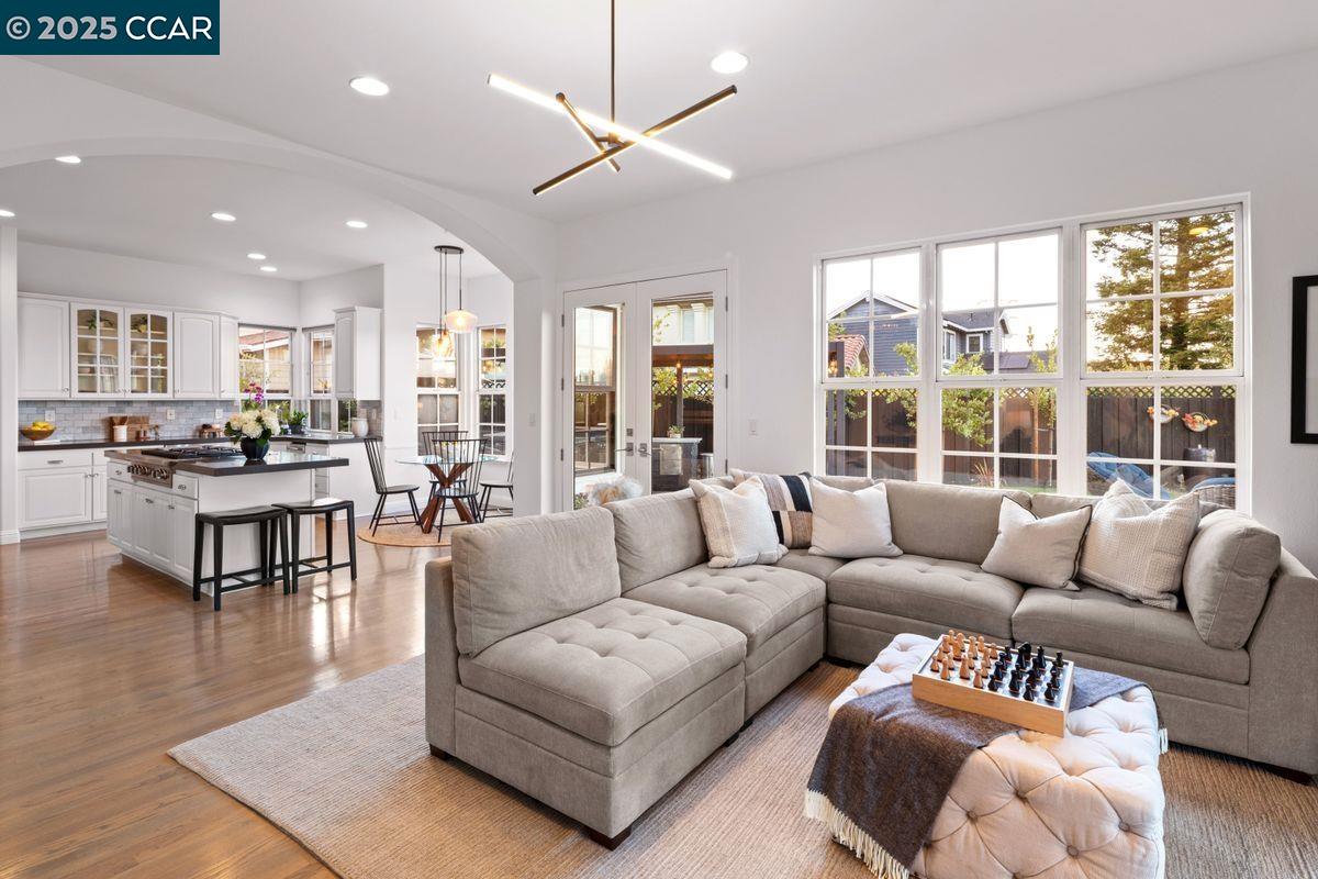 Detail Gallery Image 11 of 31 For 97 Oak Rd, Orinda,  CA 94563 - 4 Beds | 3/1 Baths