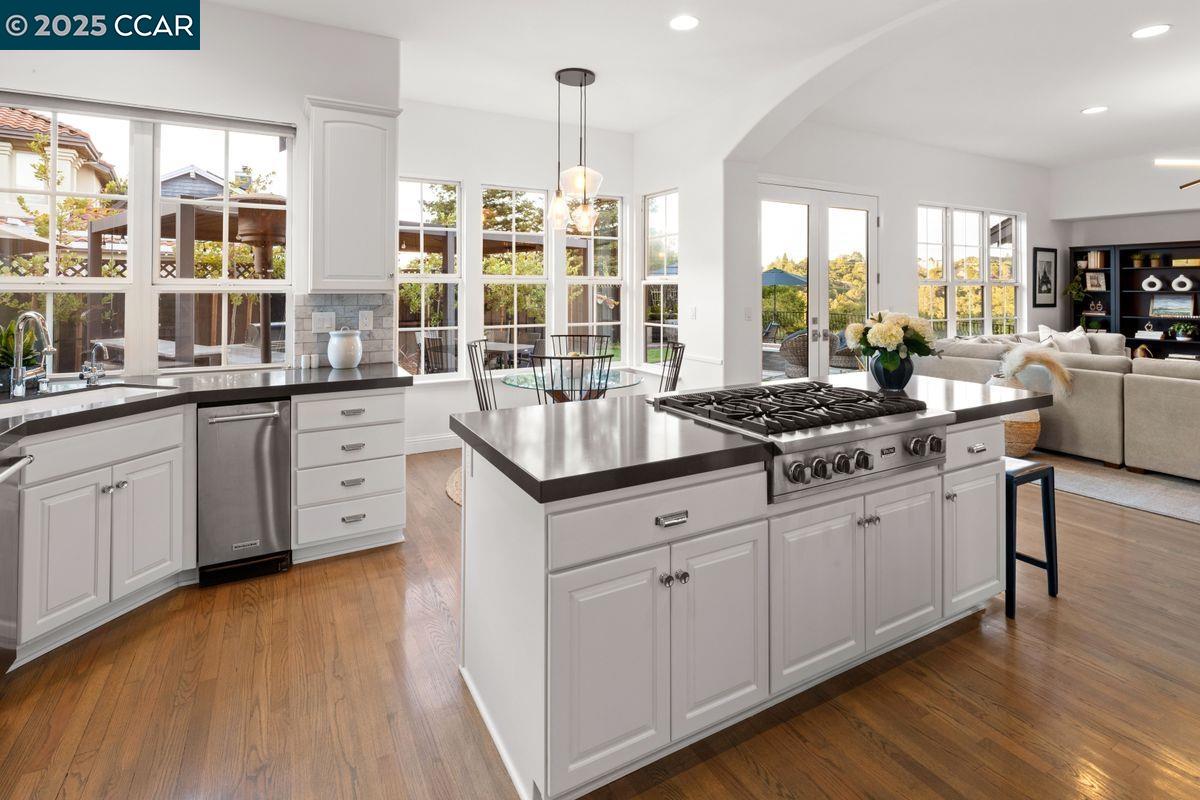 Detail Gallery Image 13 of 31 For 97 Oak Rd, Orinda,  CA 94563 - 4 Beds | 3/1 Baths