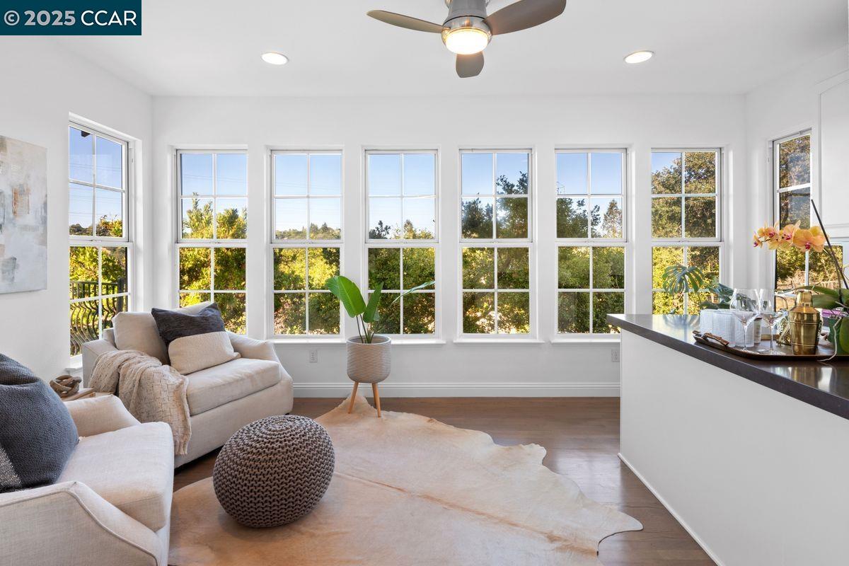 Detail Gallery Image 15 of 31 For 97 Oak Rd, Orinda,  CA 94563 - 4 Beds | 3/1 Baths