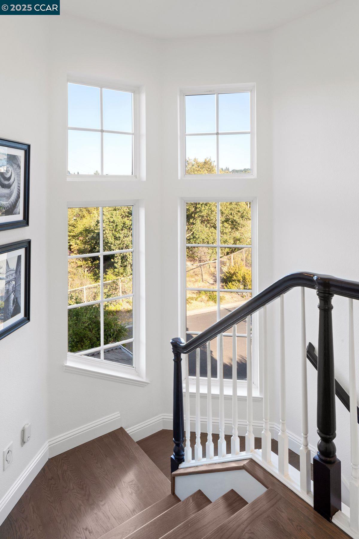 Detail Gallery Image 17 of 31 For 97 Oak Rd, Orinda,  CA 94563 - 4 Beds | 3/1 Baths