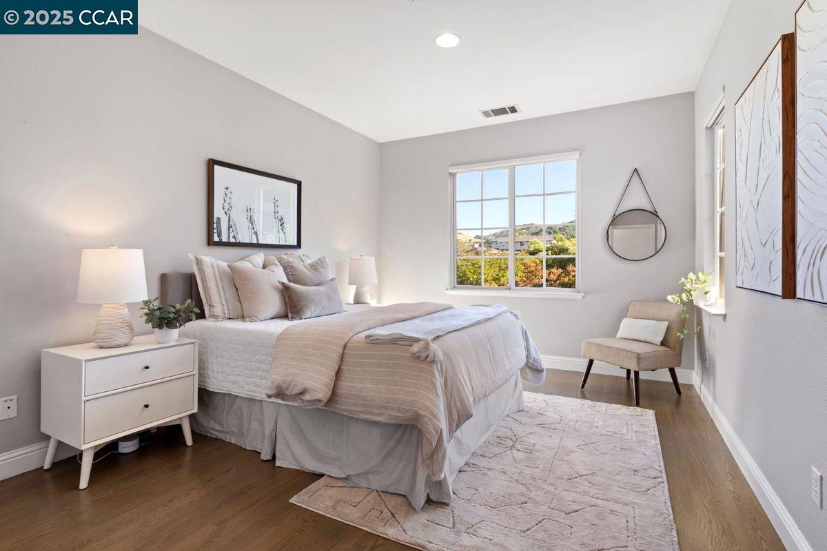 Detail Gallery Image 21 of 31 For 97 Oak Rd, Orinda,  CA 94563 - 4 Beds | 3/1 Baths