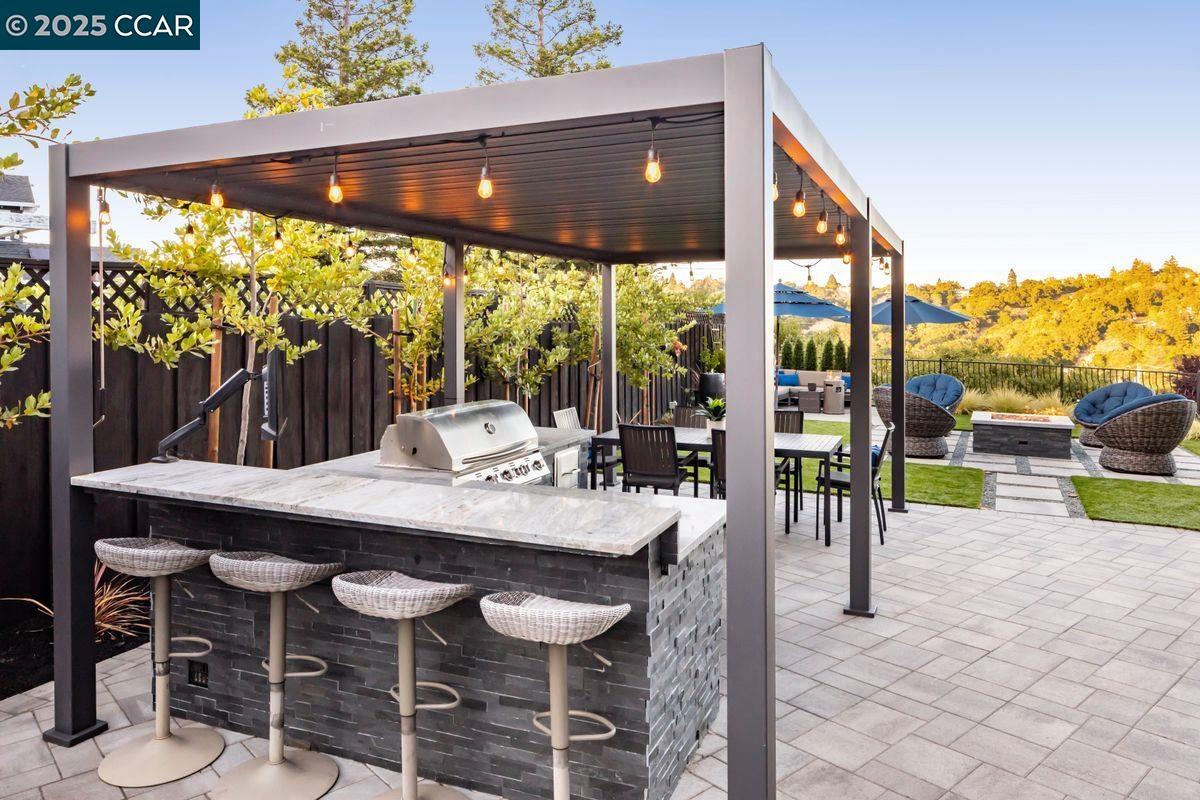 Detail Gallery Image 26 of 31 For 97 Oak Rd, Orinda,  CA 94563 - 4 Beds | 3/1 Baths