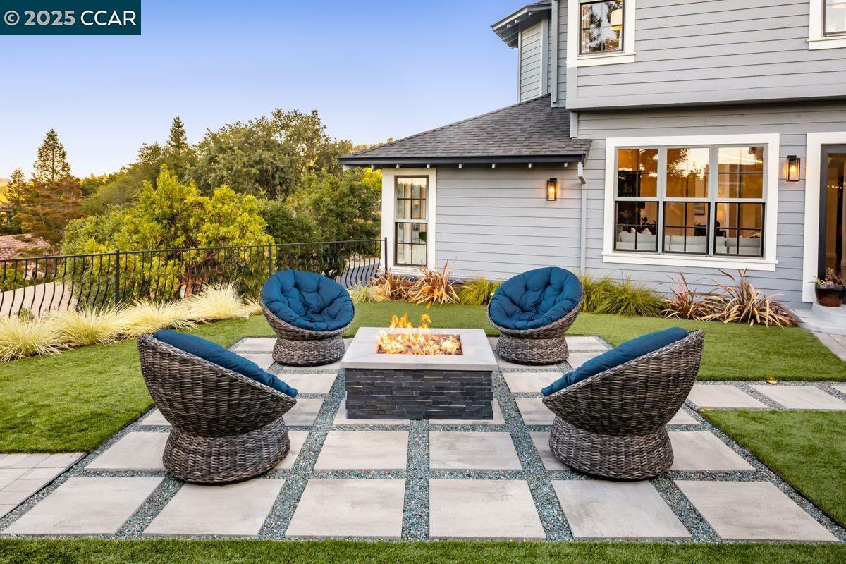 Detail Gallery Image 28 of 31 For 97 Oak Rd, Orinda,  CA 94563 - 4 Beds | 3/1 Baths