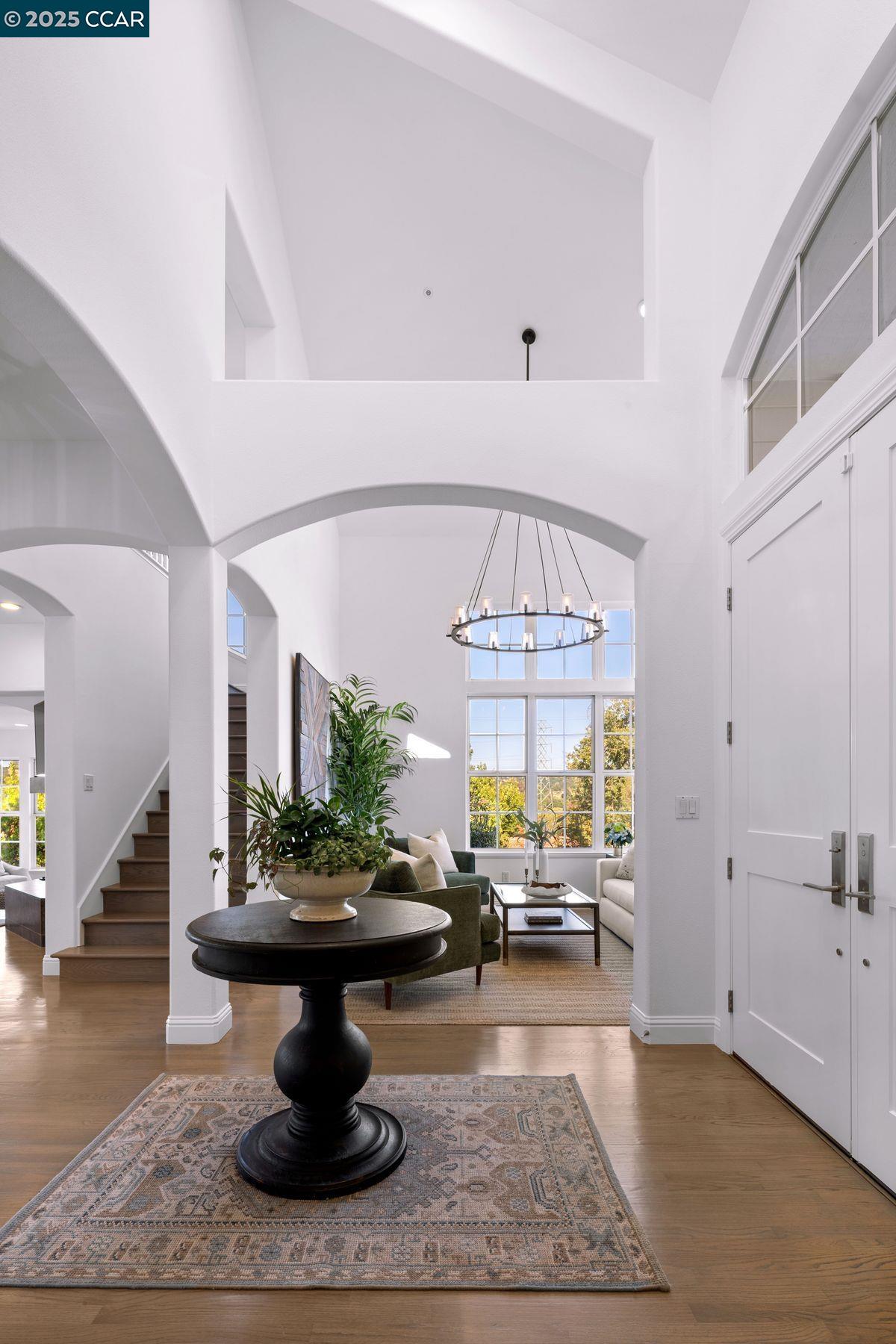 Detail Gallery Image 4 of 31 For 97 Oak Rd, Orinda,  CA 94563 - 4 Beds | 3/1 Baths