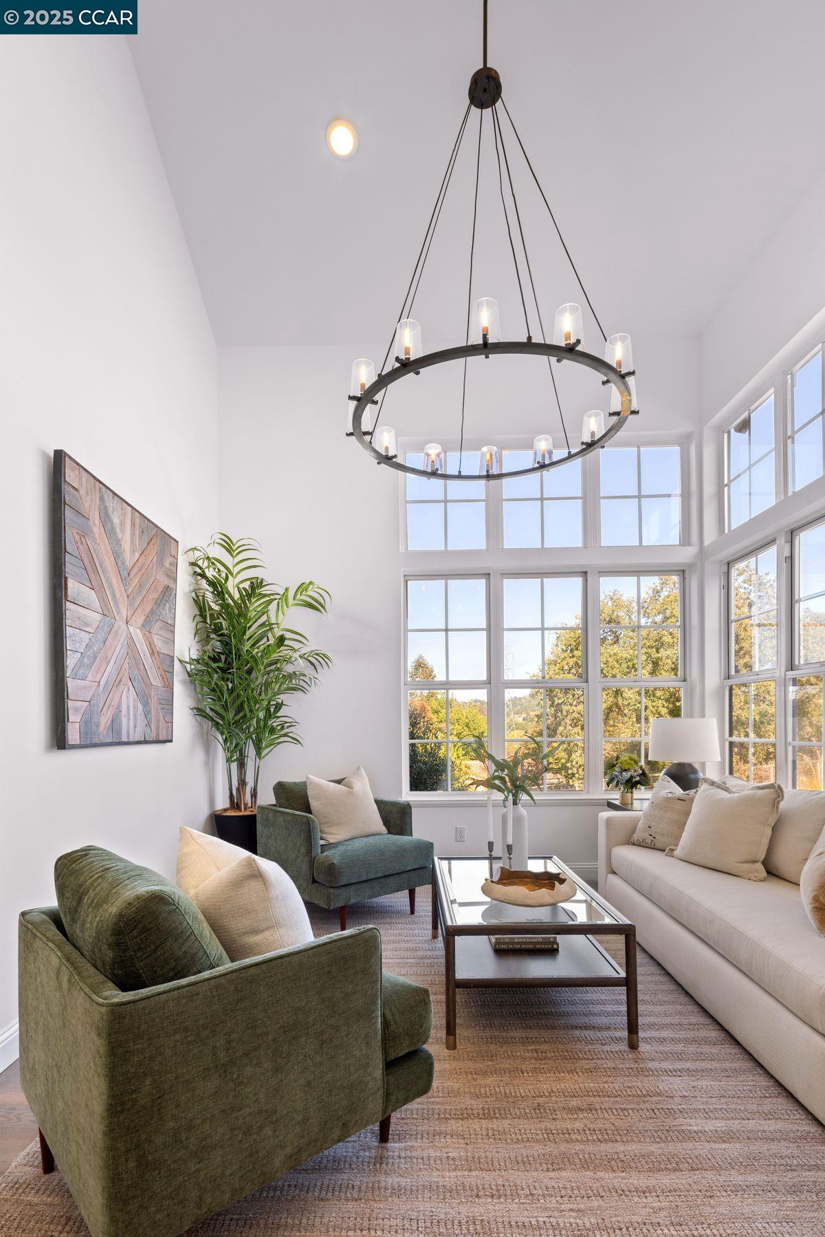 Detail Gallery Image 5 of 31 For 97 Oak Rd, Orinda,  CA 94563 - 4 Beds | 3/1 Baths