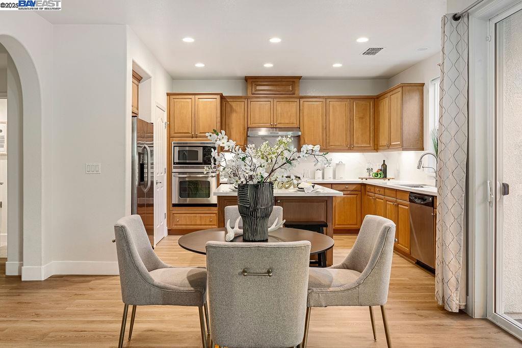 Detail Gallery Image 7 of 59 For 3705 Edgecomb Ct, Dublin,  CA 94568 - 4 Beds | 3 Baths