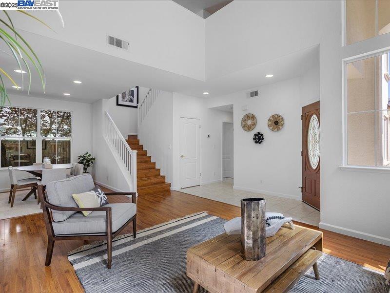 Detail Gallery Image 12 of 54 For 21042 Sherman Dr, Castro Valley,  CA 94552 - 3 Beds | 2/1 Baths