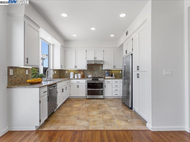 Detail Gallery Image 22 of 54 For 21042 Sherman Dr, Castro Valley,  CA 94552 - 3 Beds | 2/1 Baths