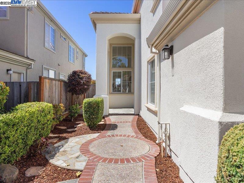 Detail Gallery Image 4 of 54 For 21042 Sherman Dr, Castro Valley,  CA 94552 - 3 Beds | 2/1 Baths