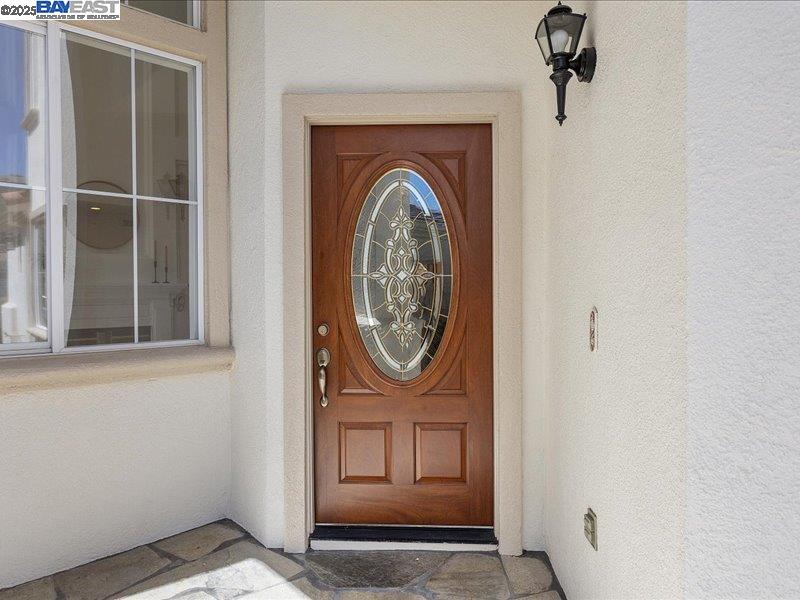 Detail Gallery Image 5 of 54 For 21042 Sherman Dr, Castro Valley,  CA 94552 - 3 Beds | 2/1 Baths