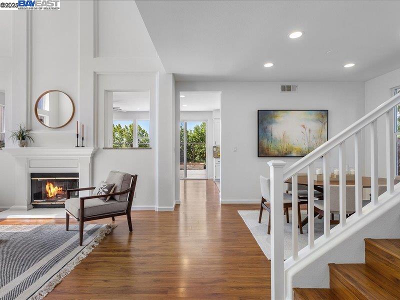 Detail Gallery Image 8 of 54 For 21042 Sherman Dr, Castro Valley,  CA 94552 - 3 Beds | 2/1 Baths