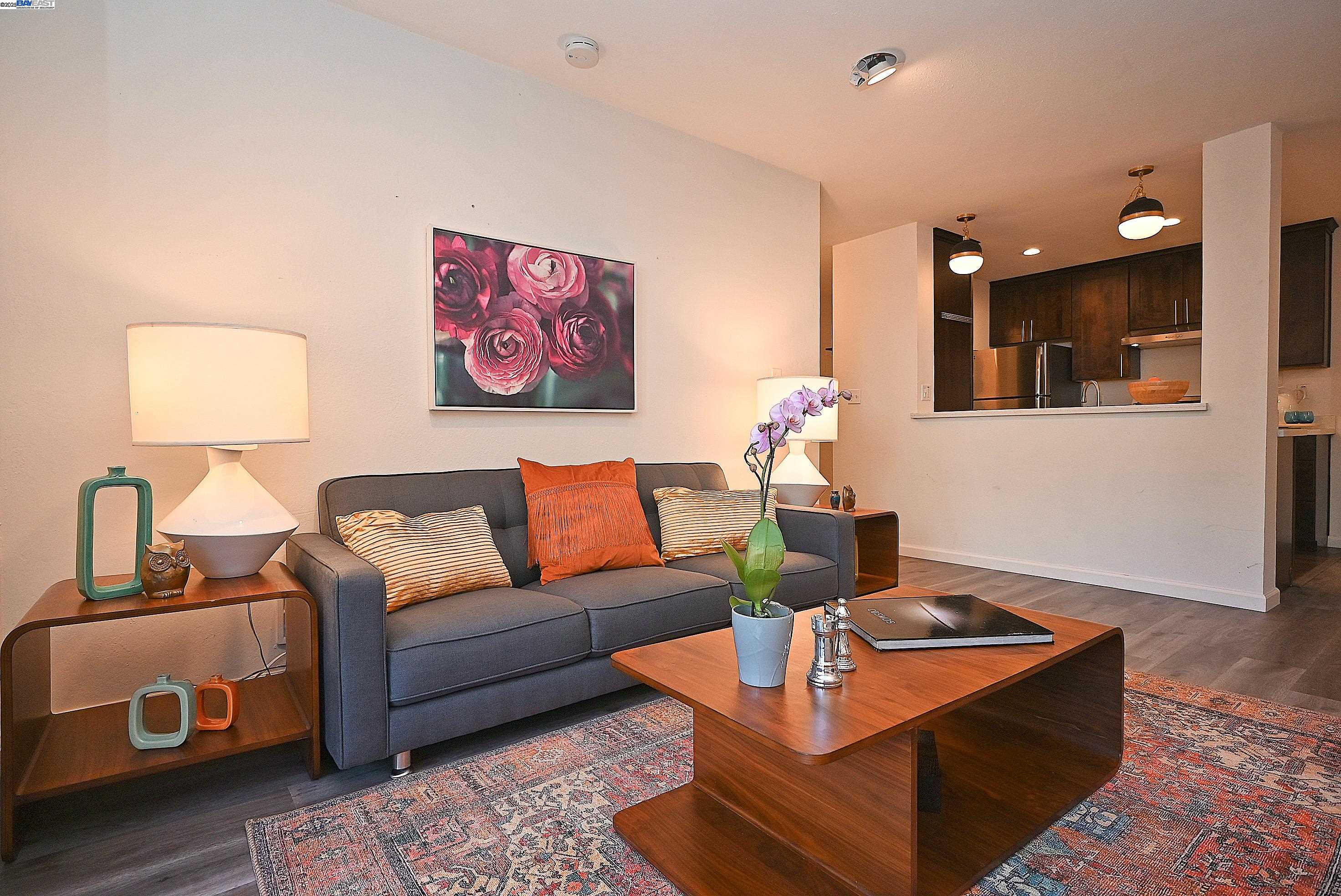 Photo #5: 41103836 Listing 