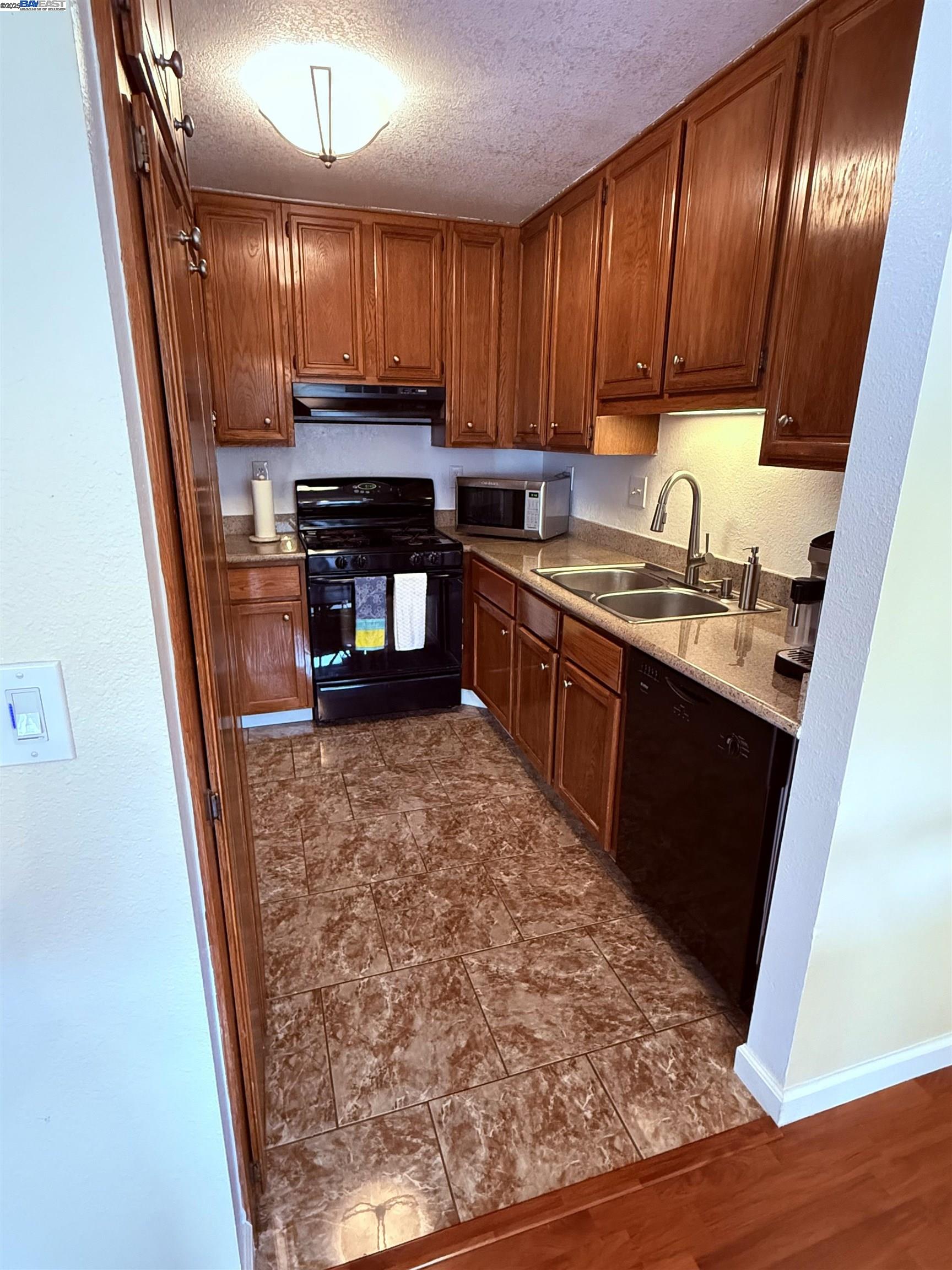 Photo #10: 41103838 Listing: Photo #10