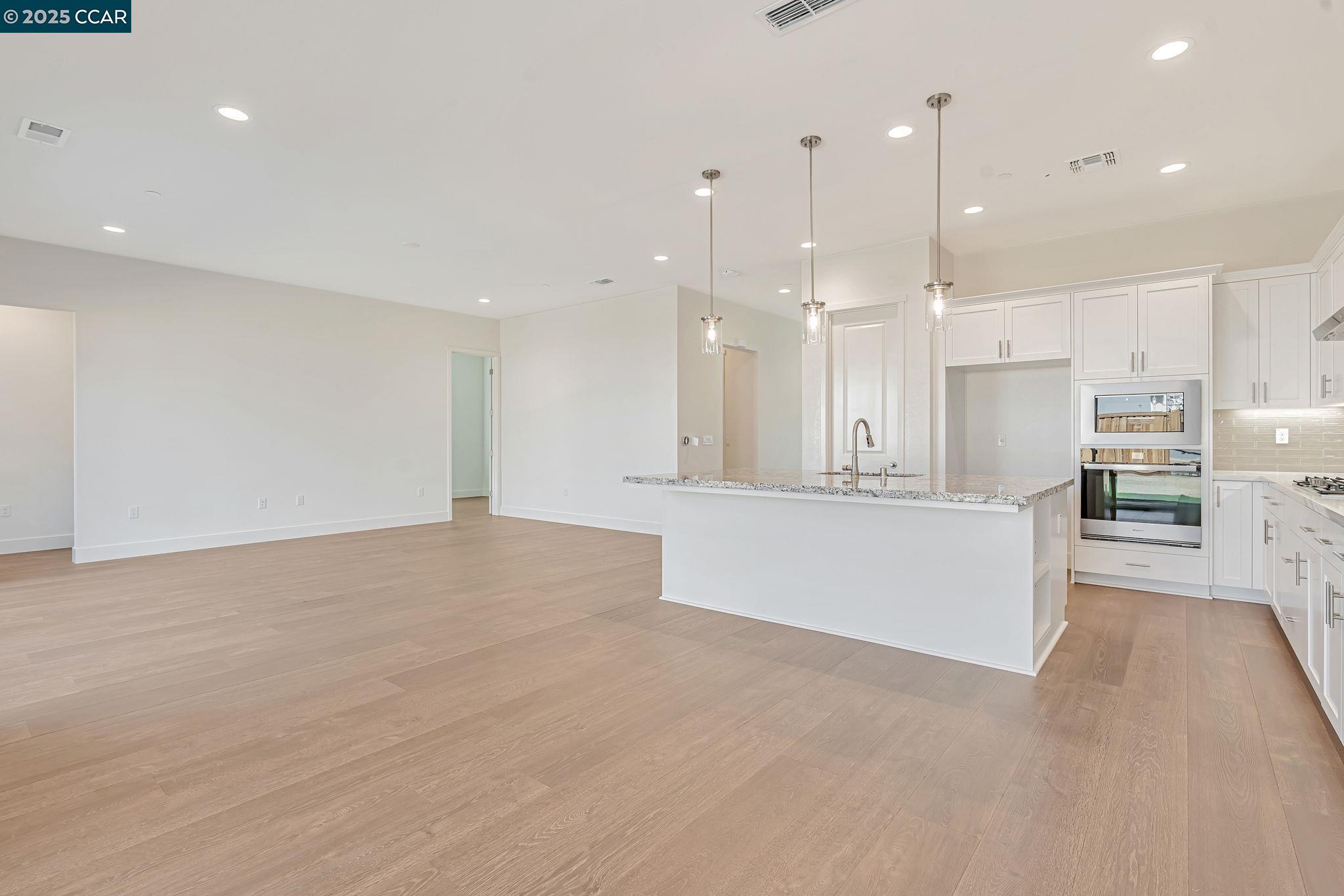 Detail Gallery Image 5 of 51 For 16166 Poulson Street, Lathrop,  CA 95330 - 4 Beds | 3/1 Baths