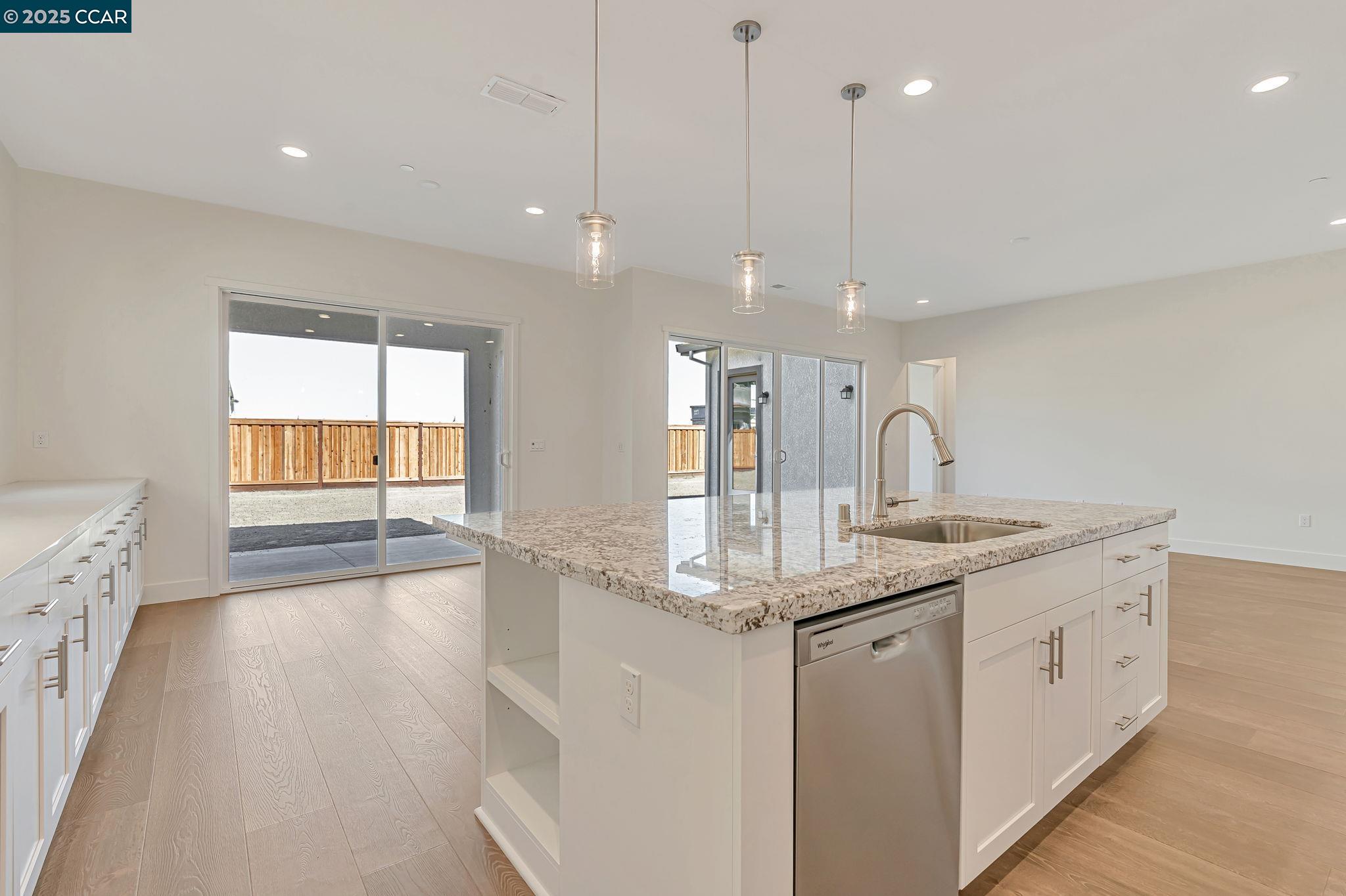 Detail Gallery Image 8 of 51 For 16166 Poulson Street, Lathrop,  CA 95330 - 4 Beds | 3/1 Baths