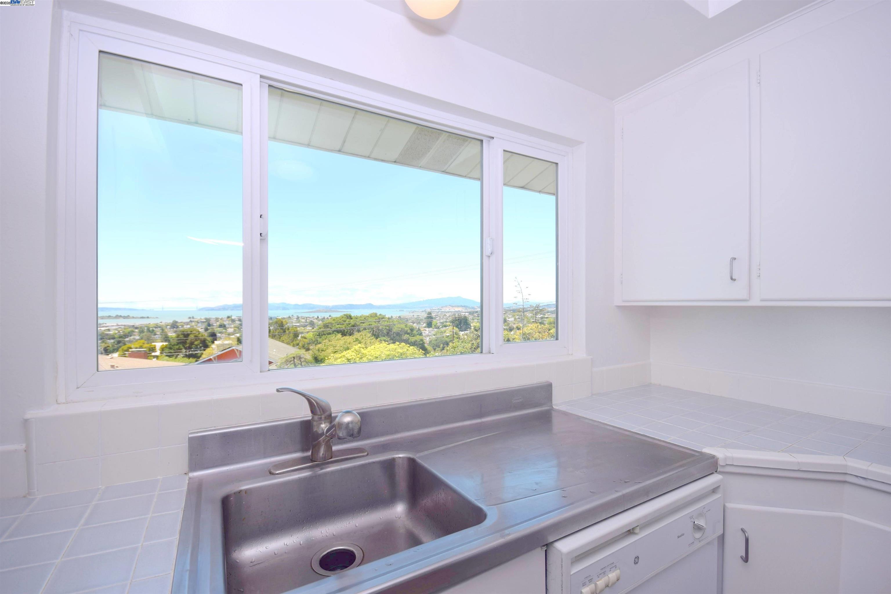 Detail Gallery Image 13 of 40 For 7504 Eureka Ave, El Cerrito,  CA 94530 - 3 Beds | 1/1 Baths