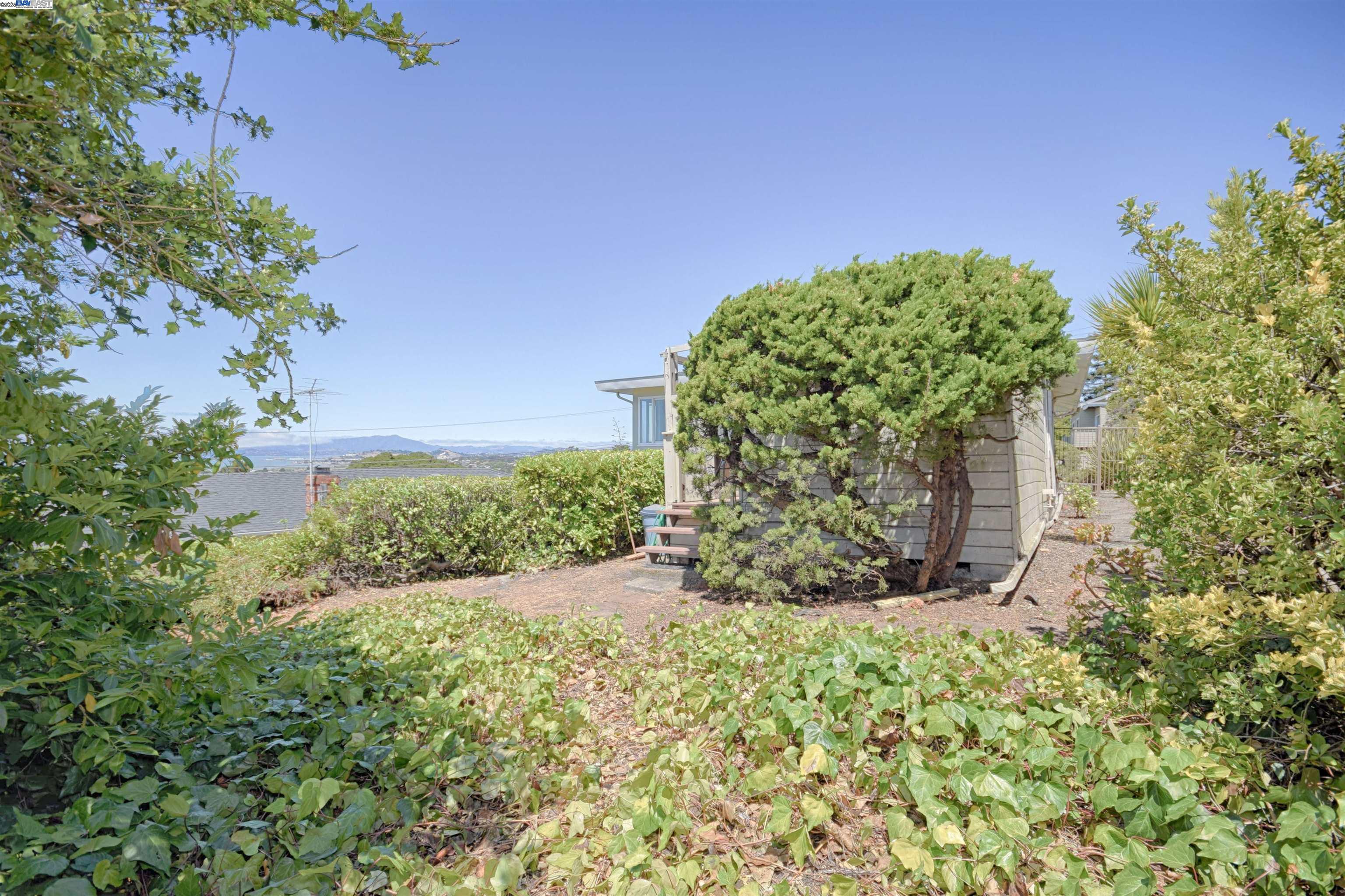Detail Gallery Image 36 of 40 For 7504 Eureka Ave, El Cerrito,  CA 94530 - 3 Beds | 1/1 Baths