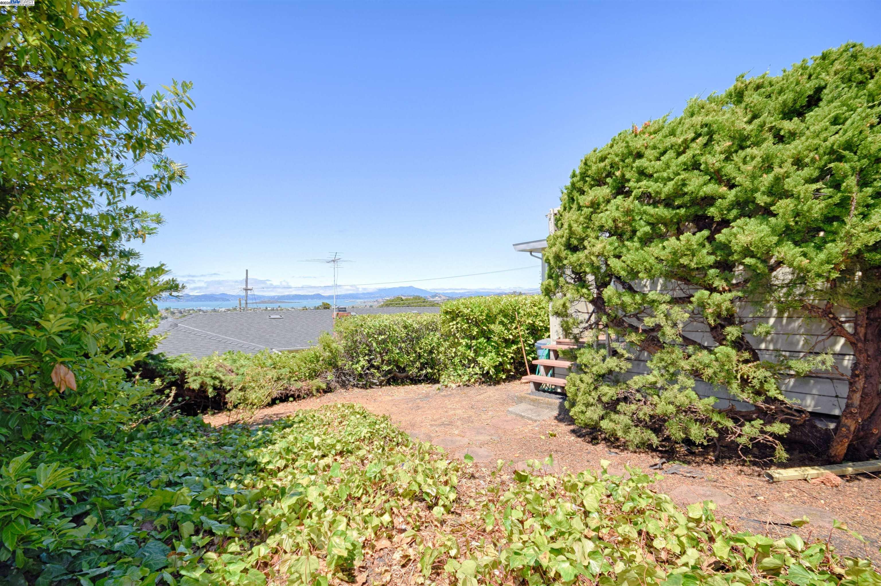 Detail Gallery Image 37 of 40 For 7504 Eureka Ave, El Cerrito,  CA 94530 - 3 Beds | 1/1 Baths