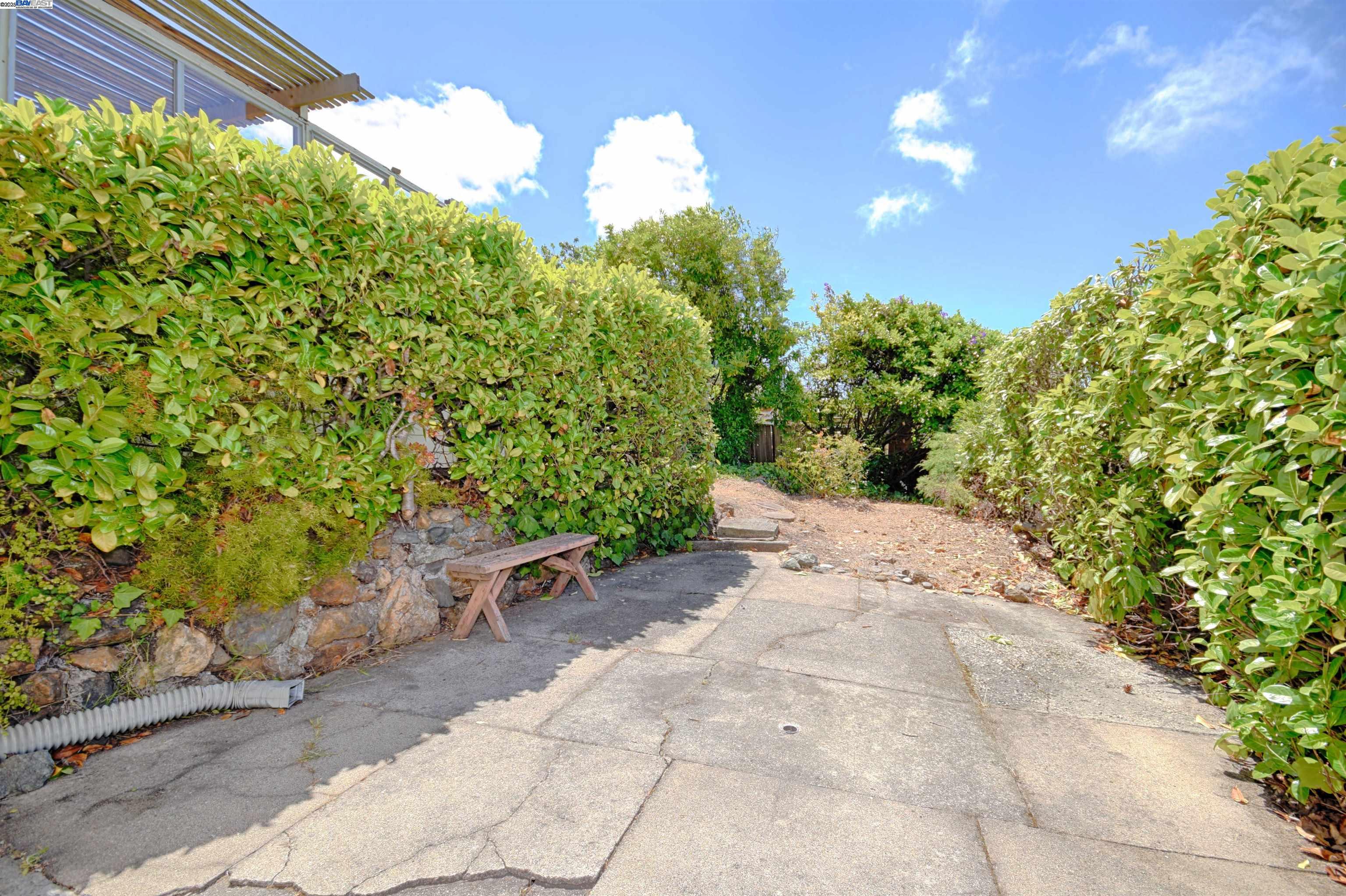 Detail Gallery Image 38 of 40 For 7504 Eureka Ave, El Cerrito,  CA 94530 - 3 Beds | 1/1 Baths