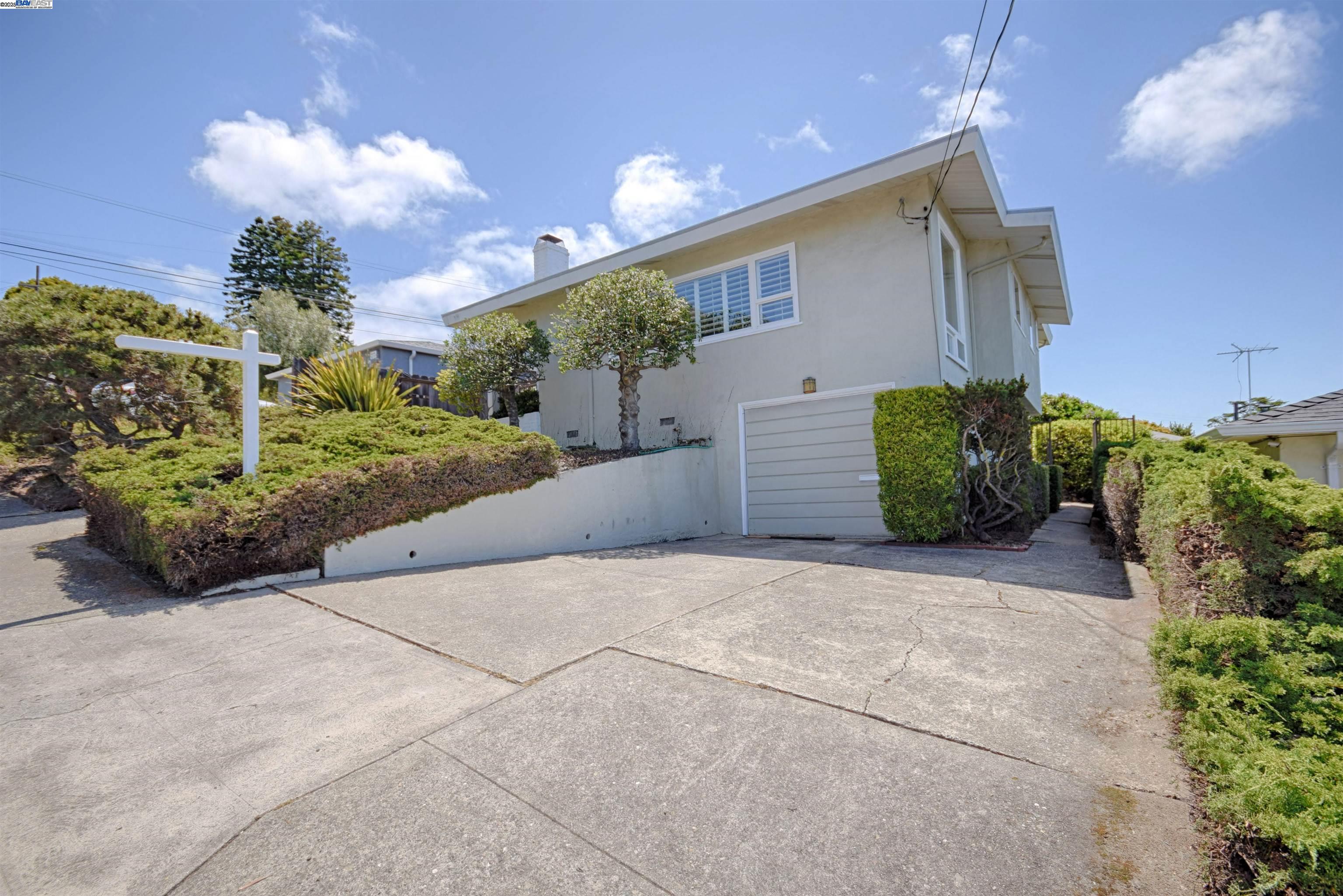 Detail Gallery Image 5 of 40 For 7504 Eureka Ave, El Cerrito,  CA 94530 - 3 Beds | 1/1 Baths