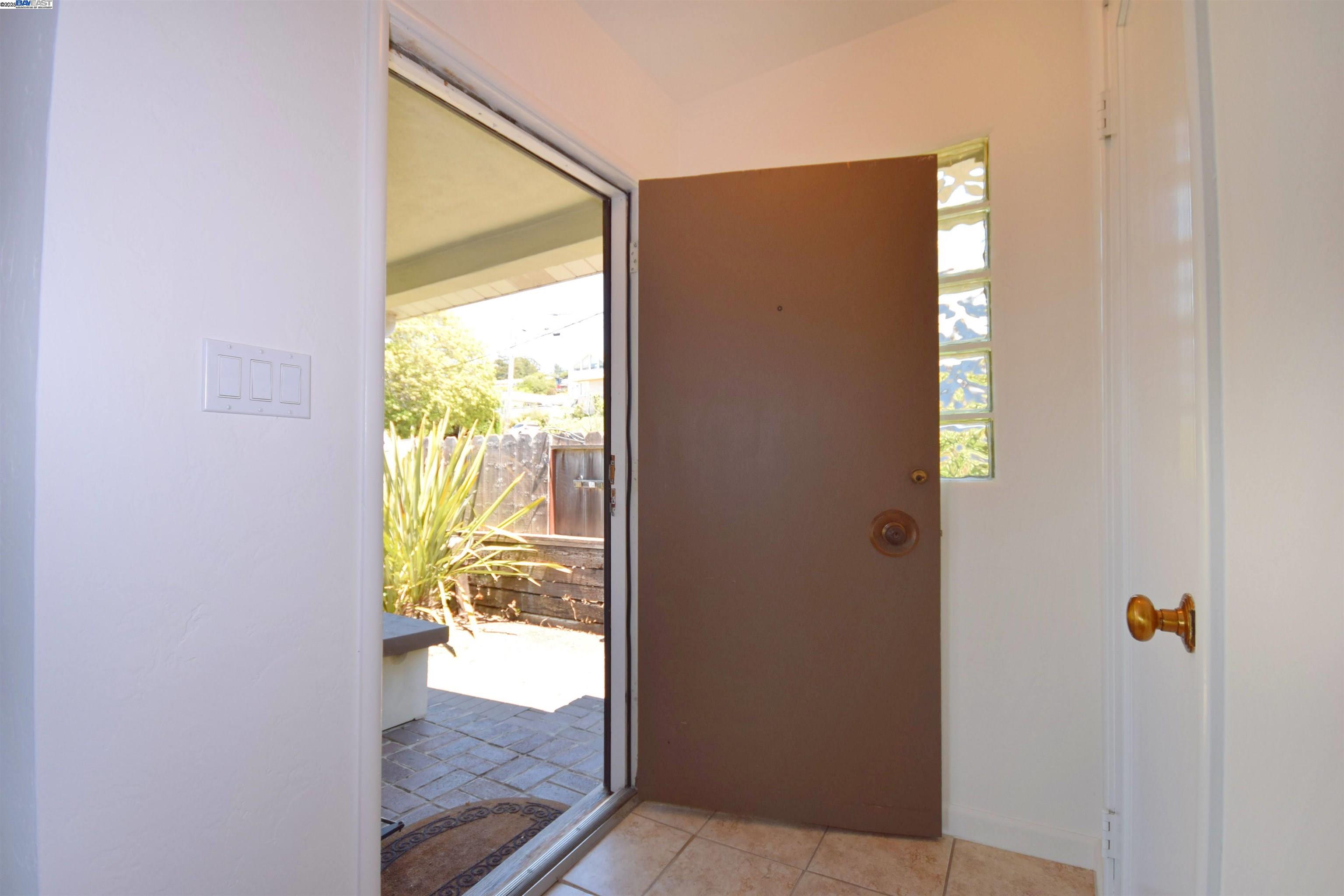 Detail Gallery Image 6 of 40 For 7504 Eureka Ave, El Cerrito,  CA 94530 - 3 Beds | 1/1 Baths