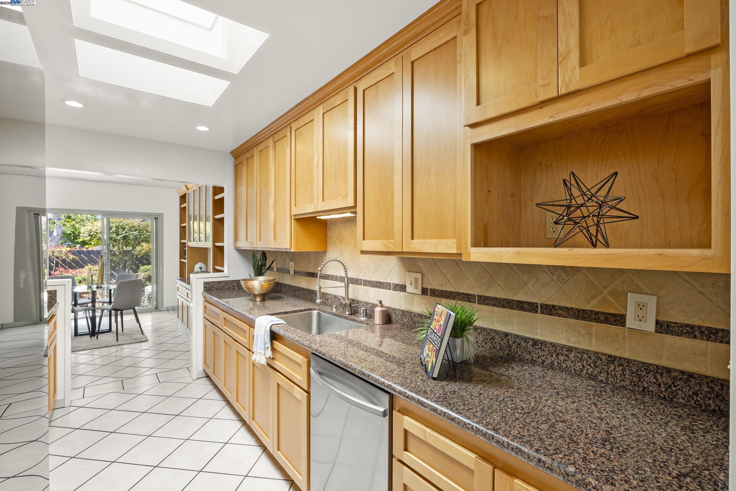 Detail Gallery Image 16 of 33 For 3527 Magnolia Dr, Alameda,  CA 94502 - 3 Beds | 2 Baths