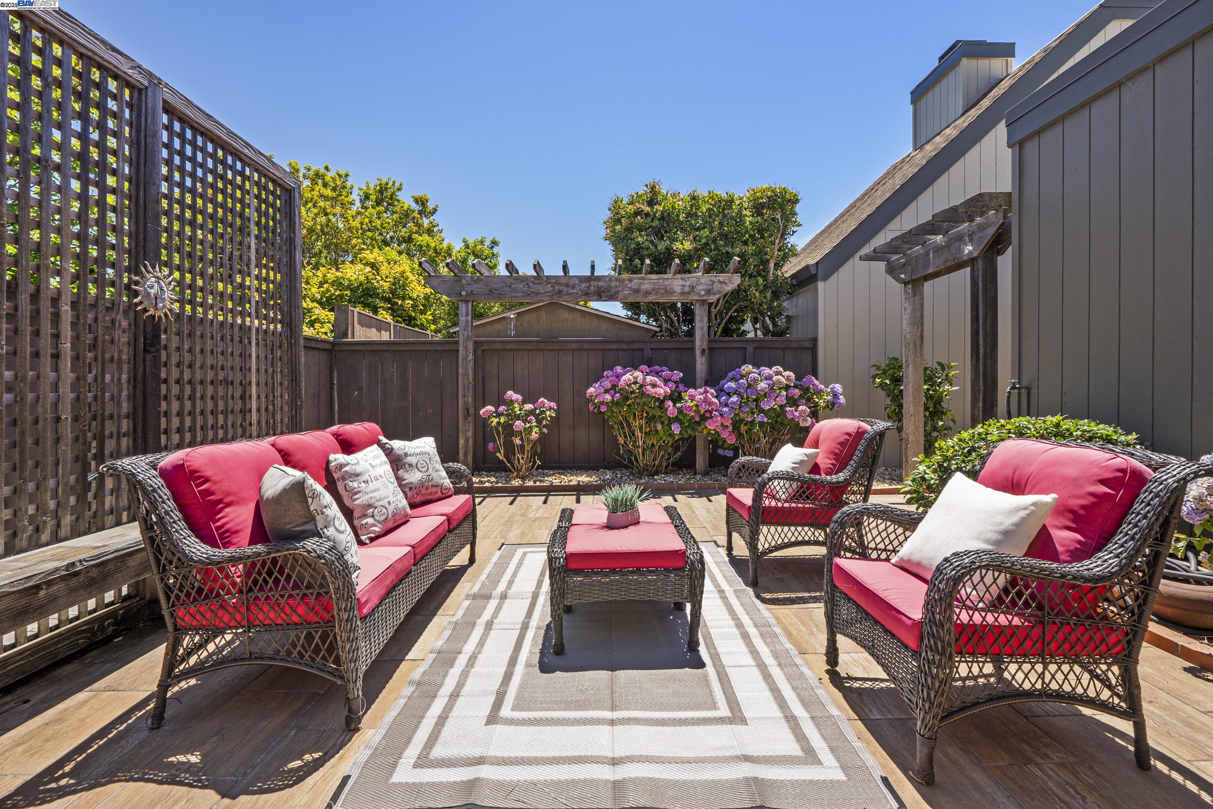 Detail Gallery Image 21 of 33 For 3527 Magnolia Dr, Alameda,  CA 94502 - 3 Beds | 2 Baths