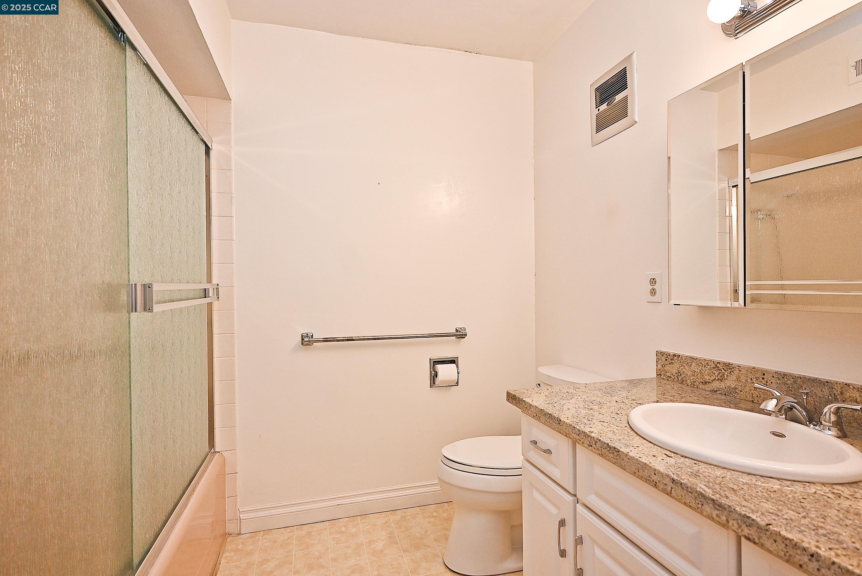 Photo #12: 41103845 Listing: Photo #12