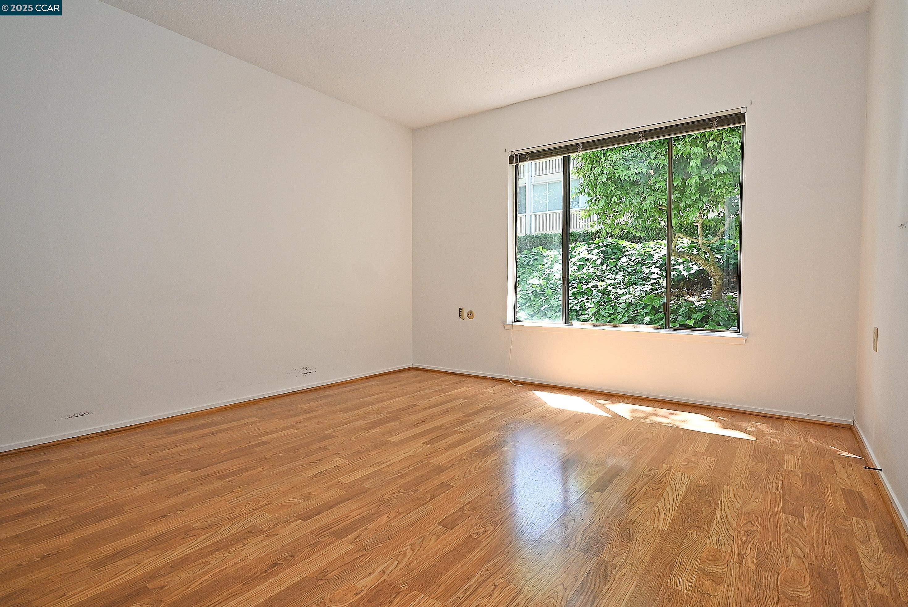 Photo #16: 41103845 Listing: Photo #16