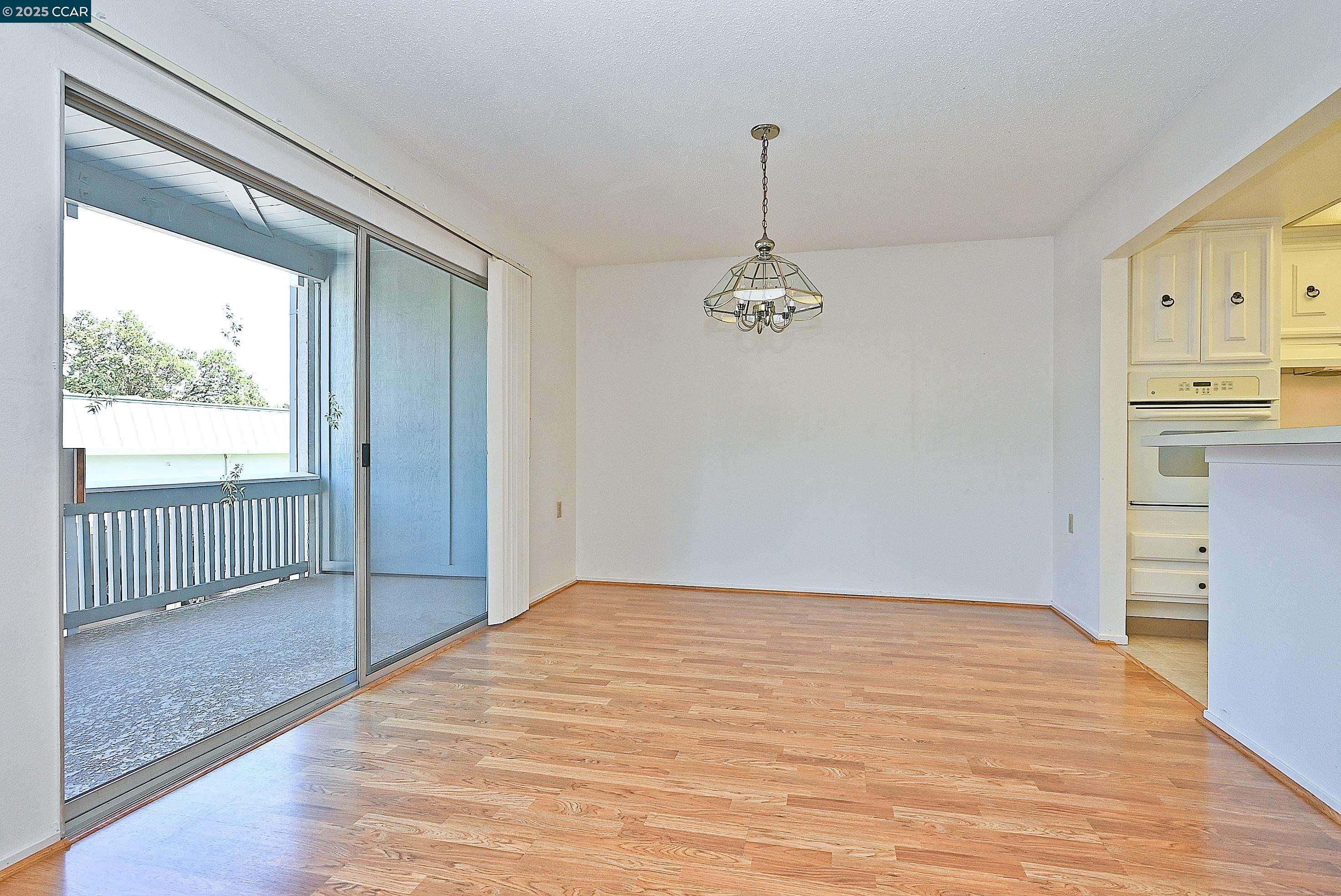 Photo #6: 41103845 Listing 