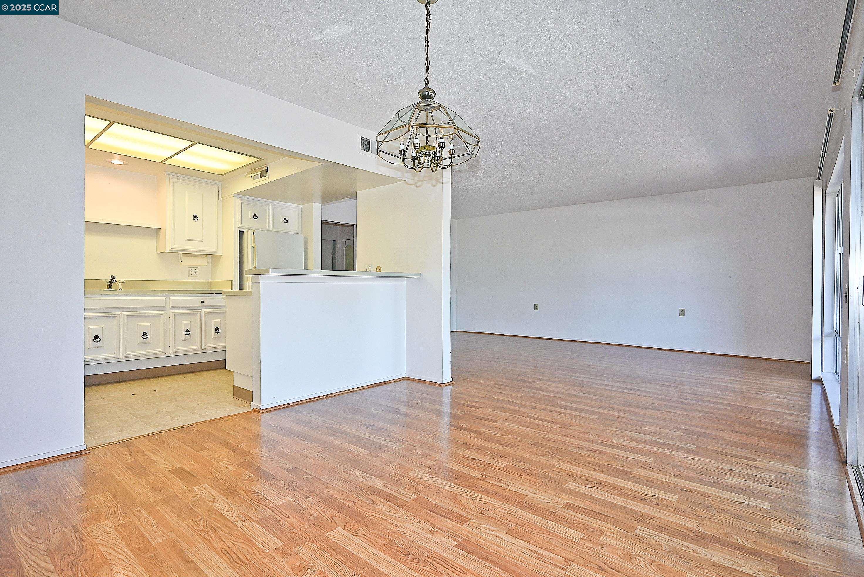 Photo #7: 41103845 Listing: Photo #7