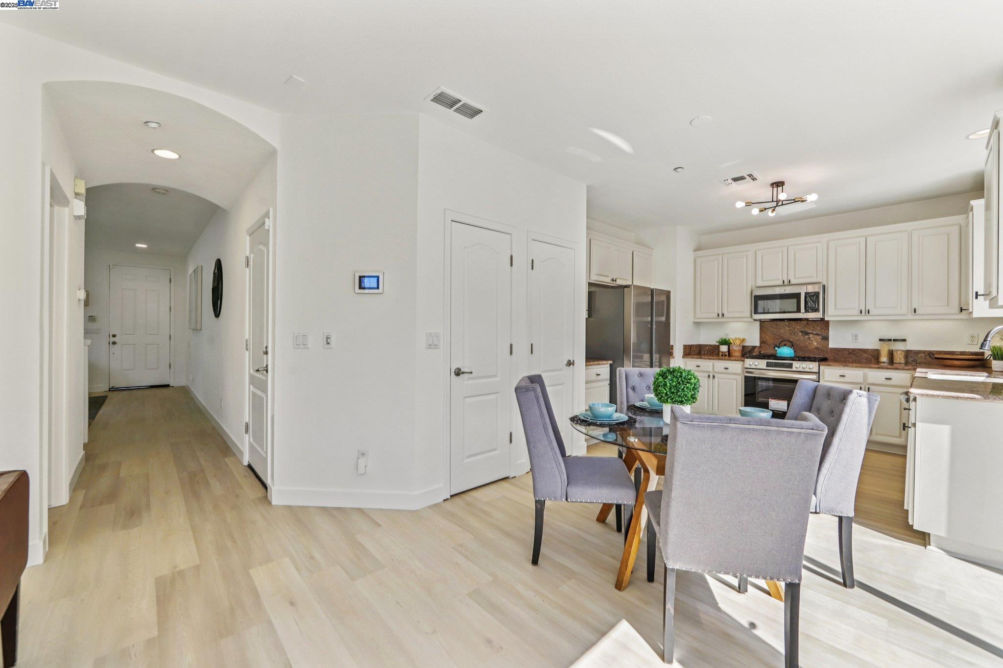 Detail Gallery Image 11 of 40 For 4560 Actriz Pl, Martinez,  CA 94553 - 4 Beds | 2/1 Baths