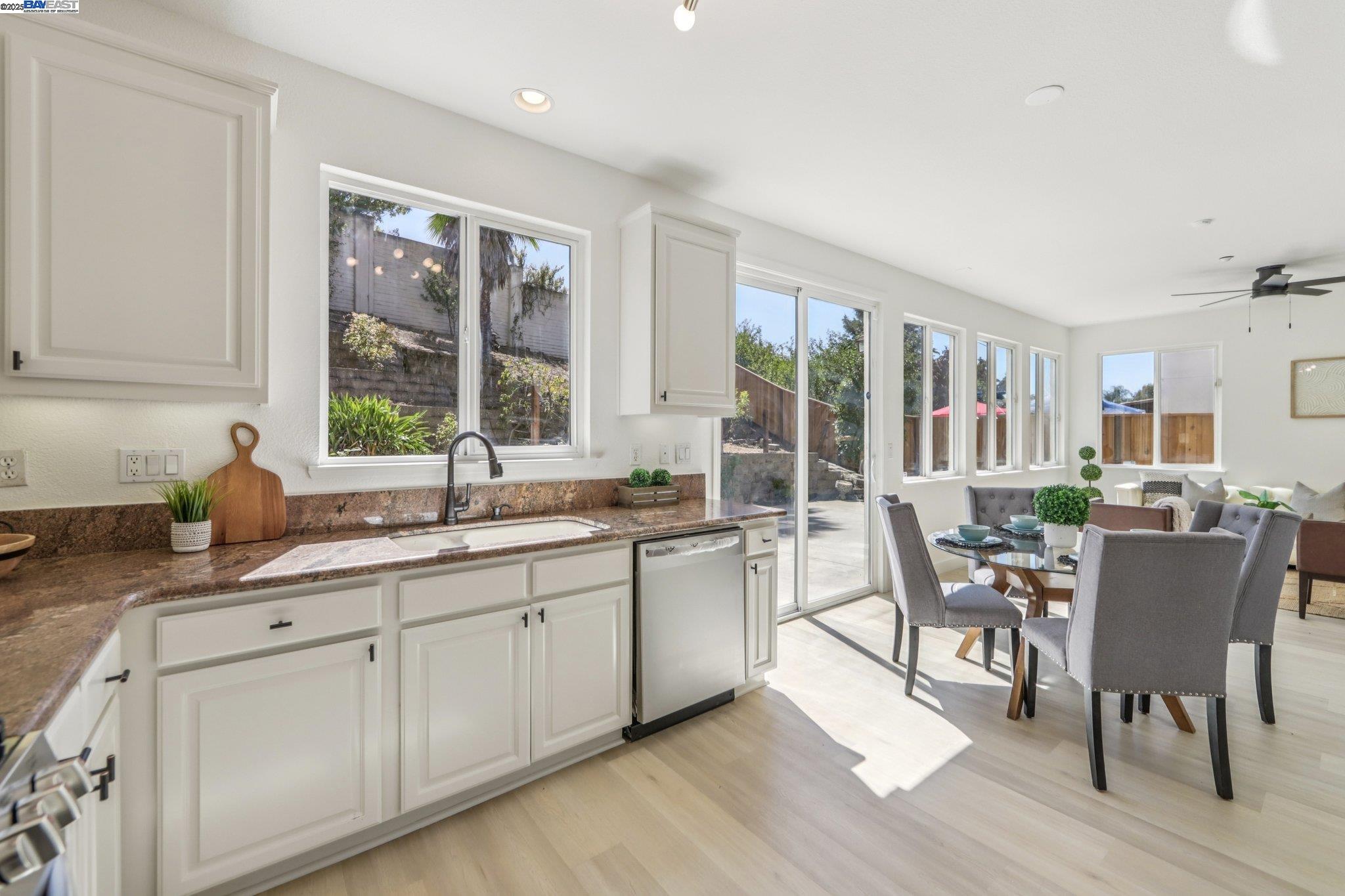 Detail Gallery Image 12 of 40 For 4560 Actriz Pl, Martinez,  CA 94553 - 4 Beds | 2/1 Baths