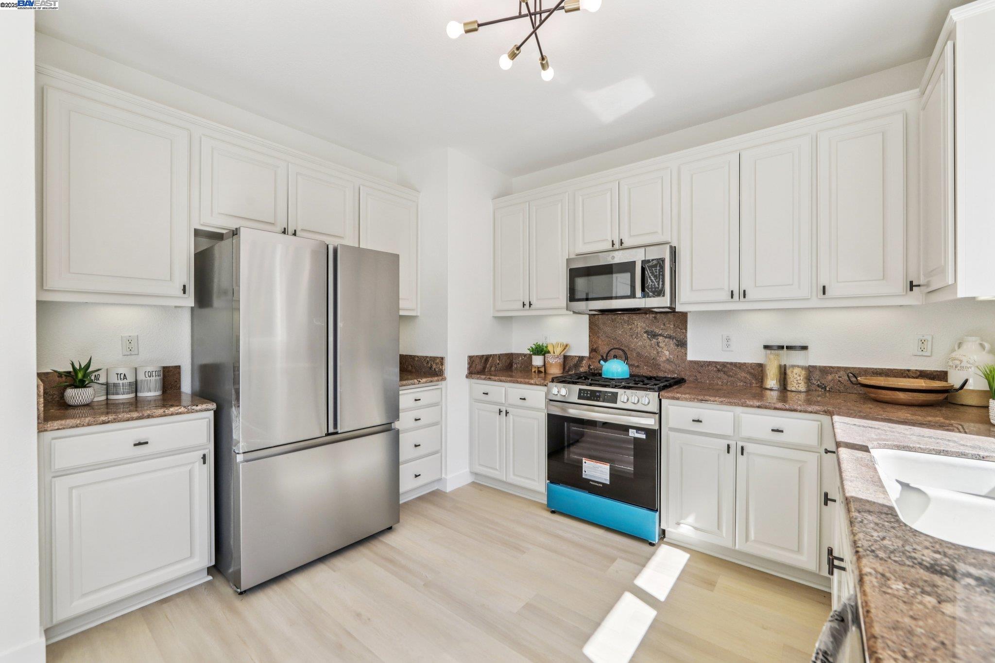 Detail Gallery Image 16 of 40 For 4560 Actriz Pl, Martinez,  CA 94553 - 4 Beds | 2/1 Baths