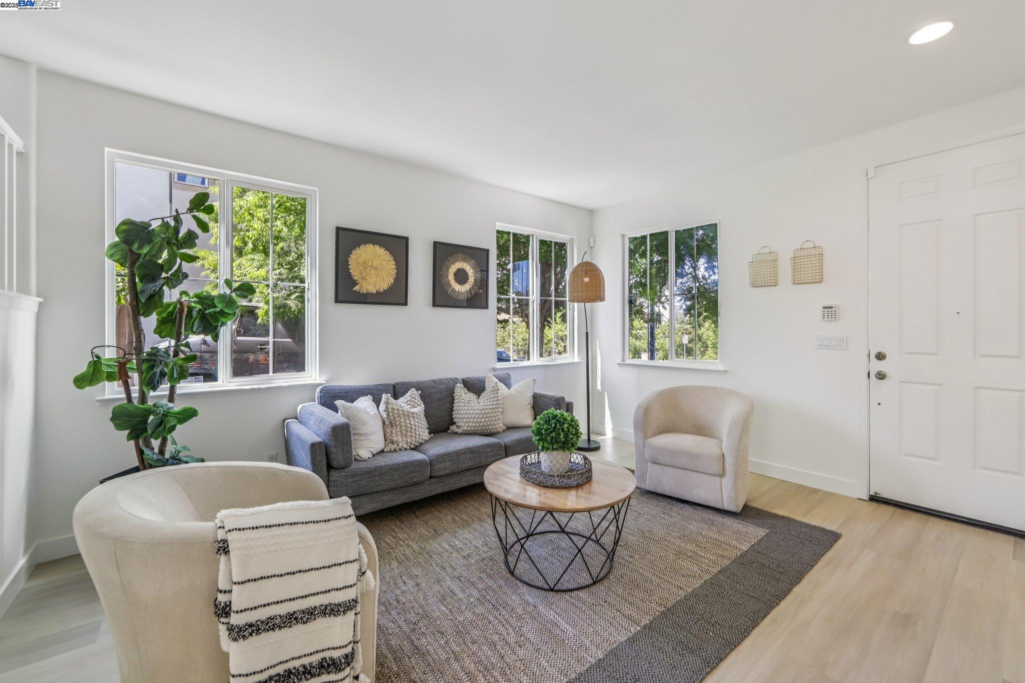 Detail Gallery Image 4 of 40 For 4560 Actriz Pl, Martinez,  CA 94553 - 4 Beds | 2/1 Baths